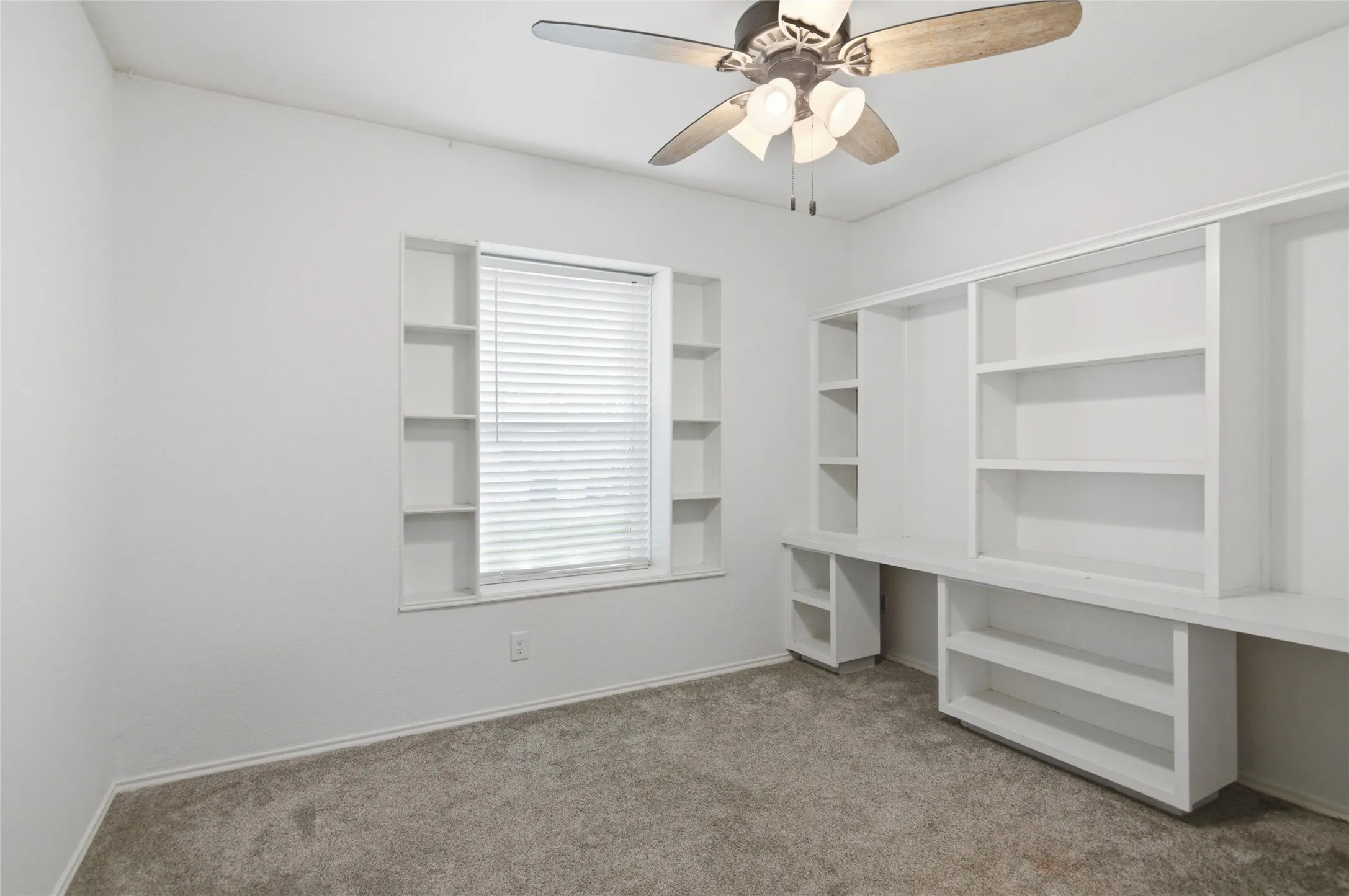 Single Family Residence For Sale in Tarrant County , 372 La Quinta Circle S, Keller, Texas 76248, 4 Bedroom, 2 Bathroom, 2 Garage spaces, 1,787 Sqft, built in 1984, mls#21278858, Real Estate Agent in Keller, Homes For Sale in Tarrant county, Homes For Sale in Keller, Realtor in Keller Texas, Real Estate Brokerage Independent Realty Texas, Luminita Cordes Realtor