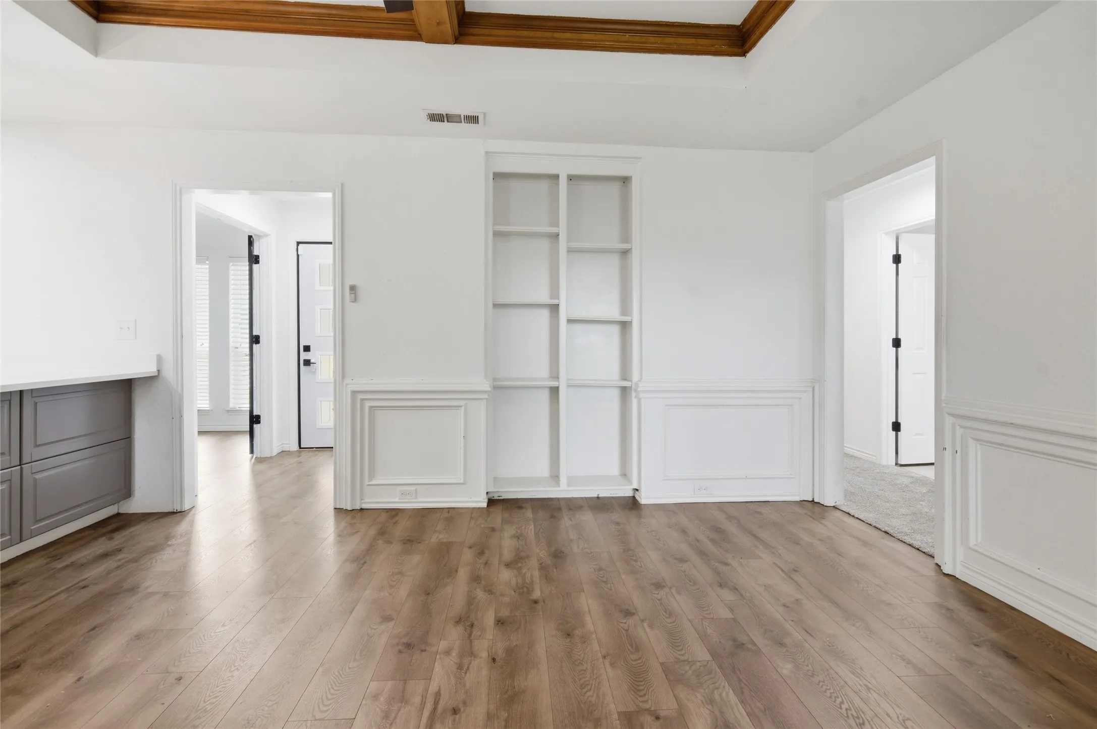 Single Family Residence For Sale in Tarrant County , 372 La Quinta Circle S, Keller, Texas 76248, 4 Bedroom, 2 Bathroom, 2 Garage spaces, 1,787 Sqft, built in 1984, mls#21278858, Real Estate Agent in Keller, Homes For Sale in Tarrant county, Homes For Sale in Keller, Realtor in Keller Texas, Real Estate Brokerage Independent Realty Texas, Luminita Cordes Realtor