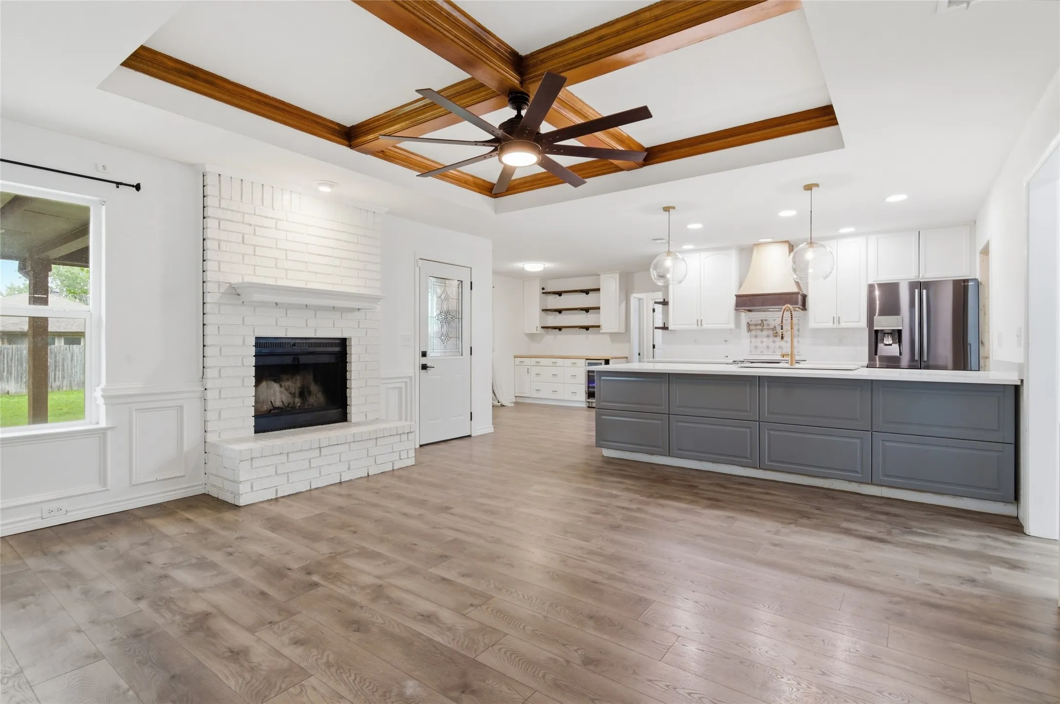 Single Family Residence For Sale in Tarrant County , 372 La Quinta Circle S, Keller, Texas 76248, 4 Bedroom, 2 Bathroom, 2 Garage spaces, 1,787 Sqft, built in 1984, mls#21278858, Real Estate Agent in Keller, Homes For Sale in Tarrant county, Homes For Sale in Keller, Realtor in Keller Texas, Real Estate Brokerage Independent Realty Texas, Luminita Cordes Realtor
