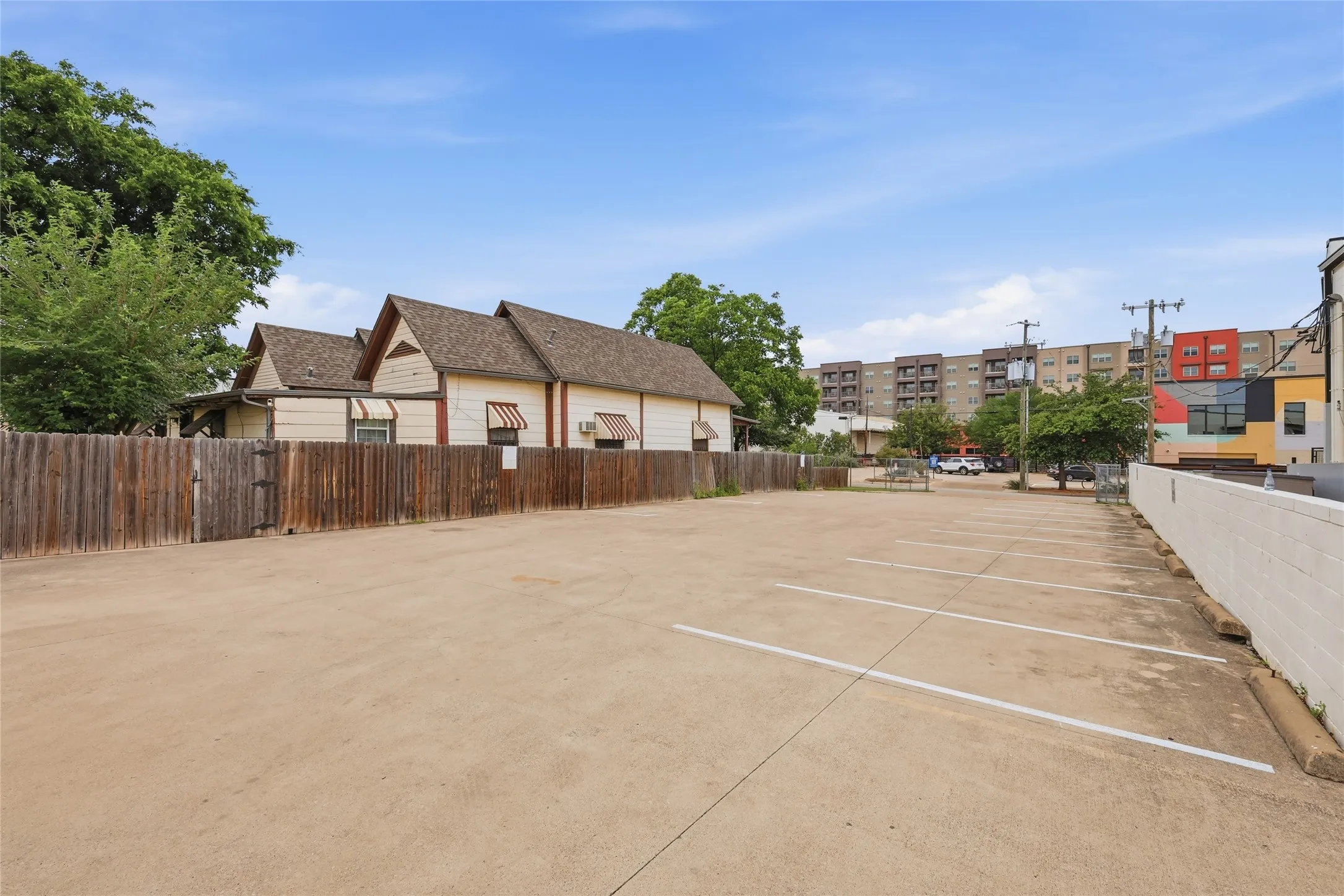 Business For Sale in Tarrant County , 810 S Main Street, Fort Worth, Texas 76104, 0, 0, Garage spaces, 0 Sqft, built in 1952, Price $3,100,000, mls#21278655, Real Estate Agent in Fort Worth, Homes For Sale in Tarrant county, Homes For Sale in Fort Worth, Realtor in Fort Worth Texas, Real Estate Brokerage Independent Realty Texas, Luminita Cordes Realtor
