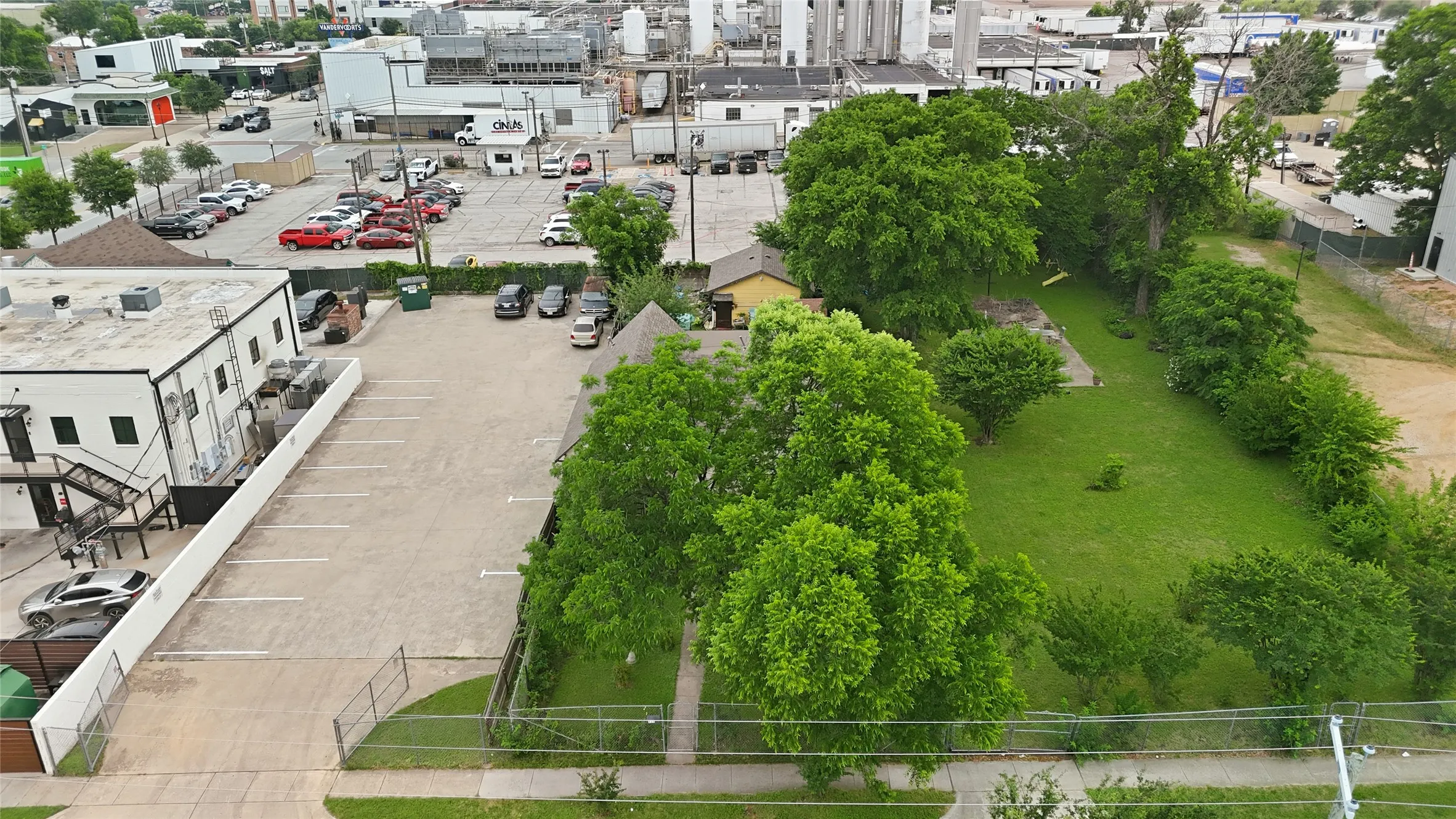 Business For Sale in Tarrant County , 810 S Main Street, Fort Worth, Texas 76104, 0, 0, Garage spaces, 0 Sqft, built in 1952, Price $3,100,000, mls#21278655, Real Estate Agent in Fort Worth, Homes For Sale in Tarrant county, Homes For Sale in Fort Worth, Realtor in Fort Worth Texas, Real Estate Brokerage Independent Realty Texas, Luminita Cordes Realtor