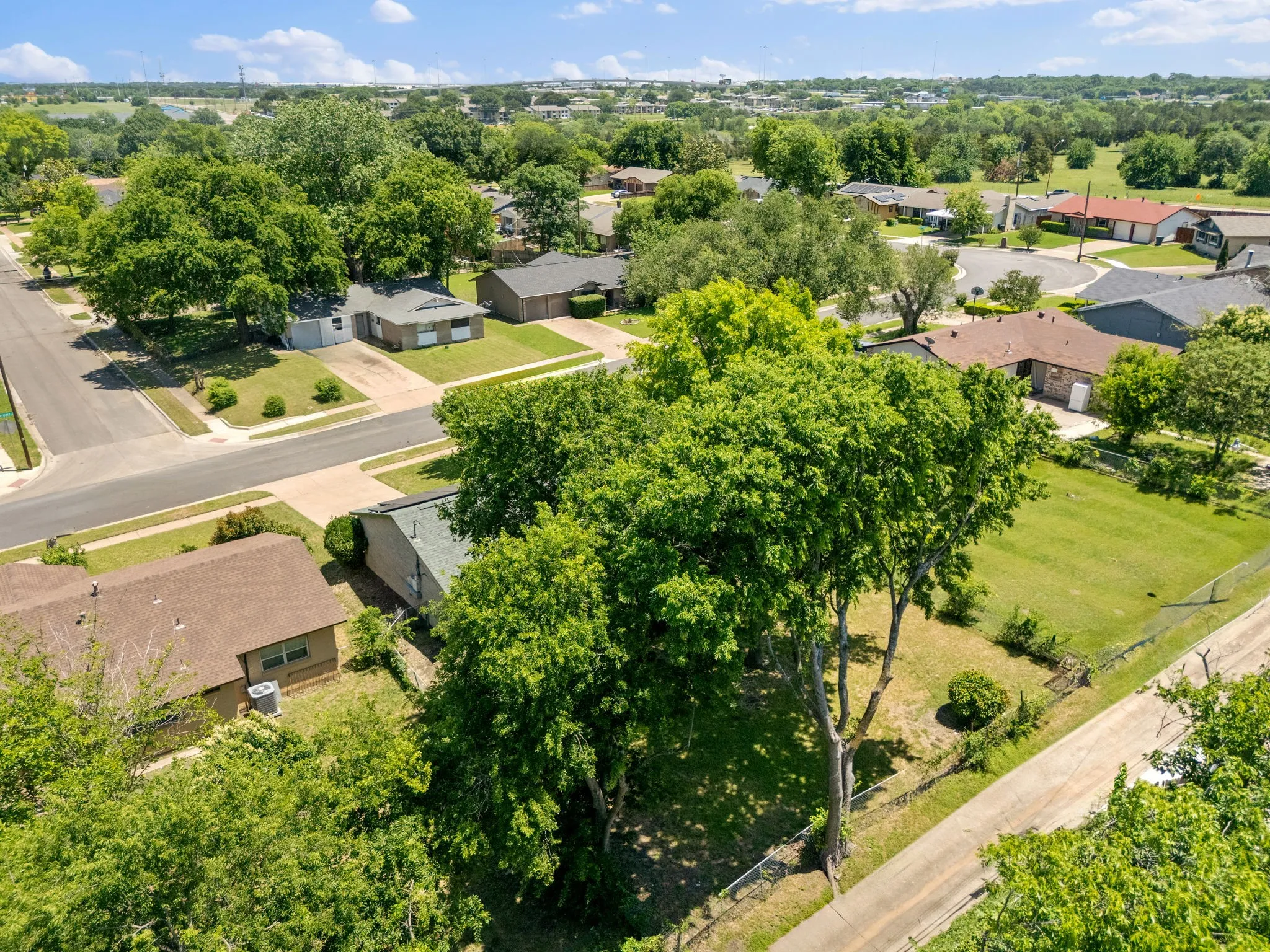 Single Family Residence For Sale in Dallas County , 8105 Silverdale Drive, Dallas, Texas 75232, 3 Bedroom, 2 Bathroom, 2 Garage spaces, 1,240 Sqft, built in 1967, mls#21272295, Real Estate Agent in Dallas, Homes For Sale in Dallas county, Homes For Sale in Dallas, Realtor in Dallas Texas, Real Estate Brokerage Independent Realty Texas, Luminita Cordes Realtor