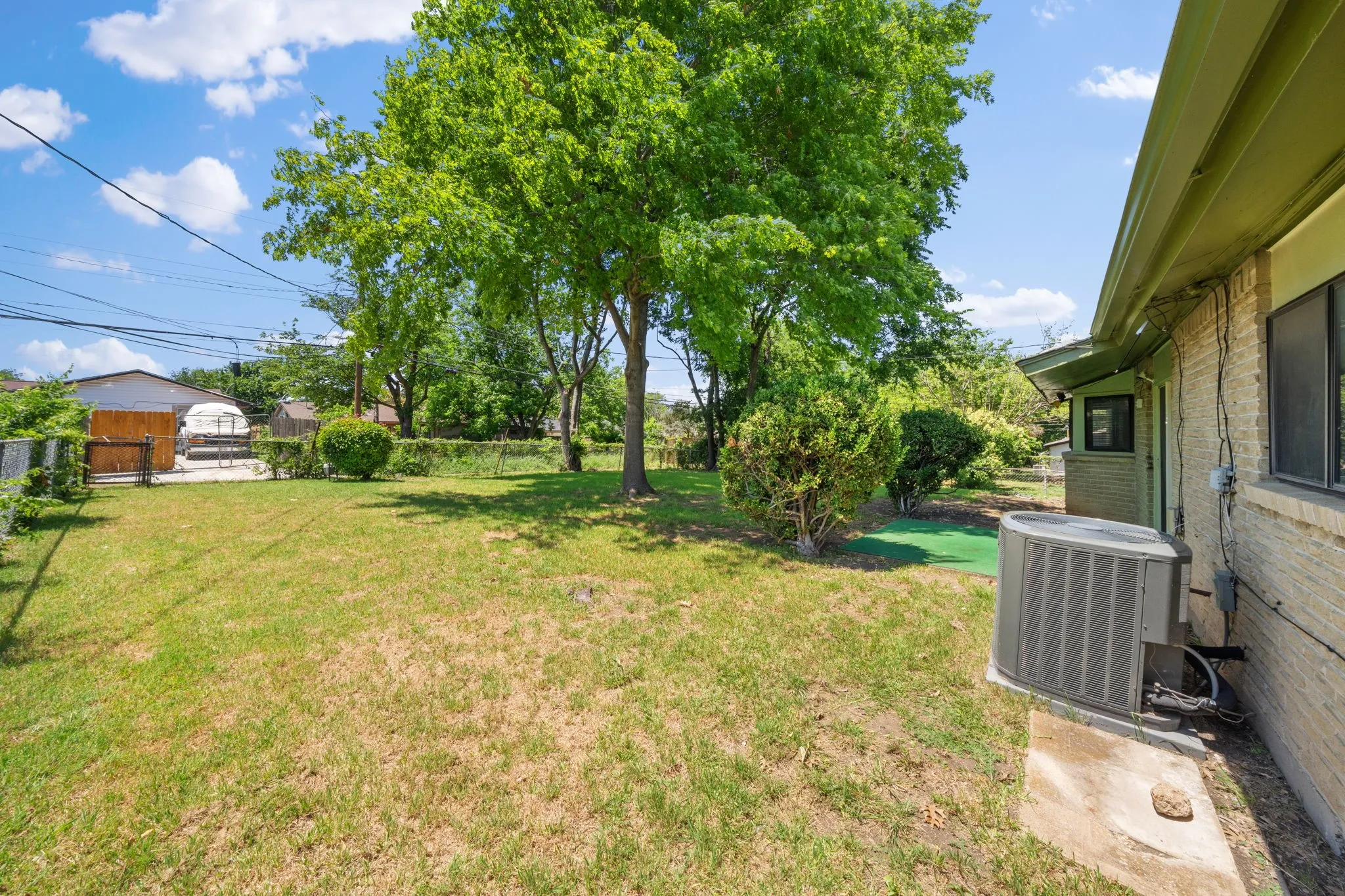 Single Family Residence For Sale in Dallas County , 8105 Silverdale Drive, Dallas, Texas 75232, 3 Bedroom, 2 Bathroom, 2 Garage spaces, 1,240 Sqft, built in 1967, mls#21272295, Real Estate Agent in Dallas, Homes For Sale in Dallas county, Homes For Sale in Dallas, Realtor in Dallas Texas, Real Estate Brokerage Independent Realty Texas, Luminita Cordes Realtor