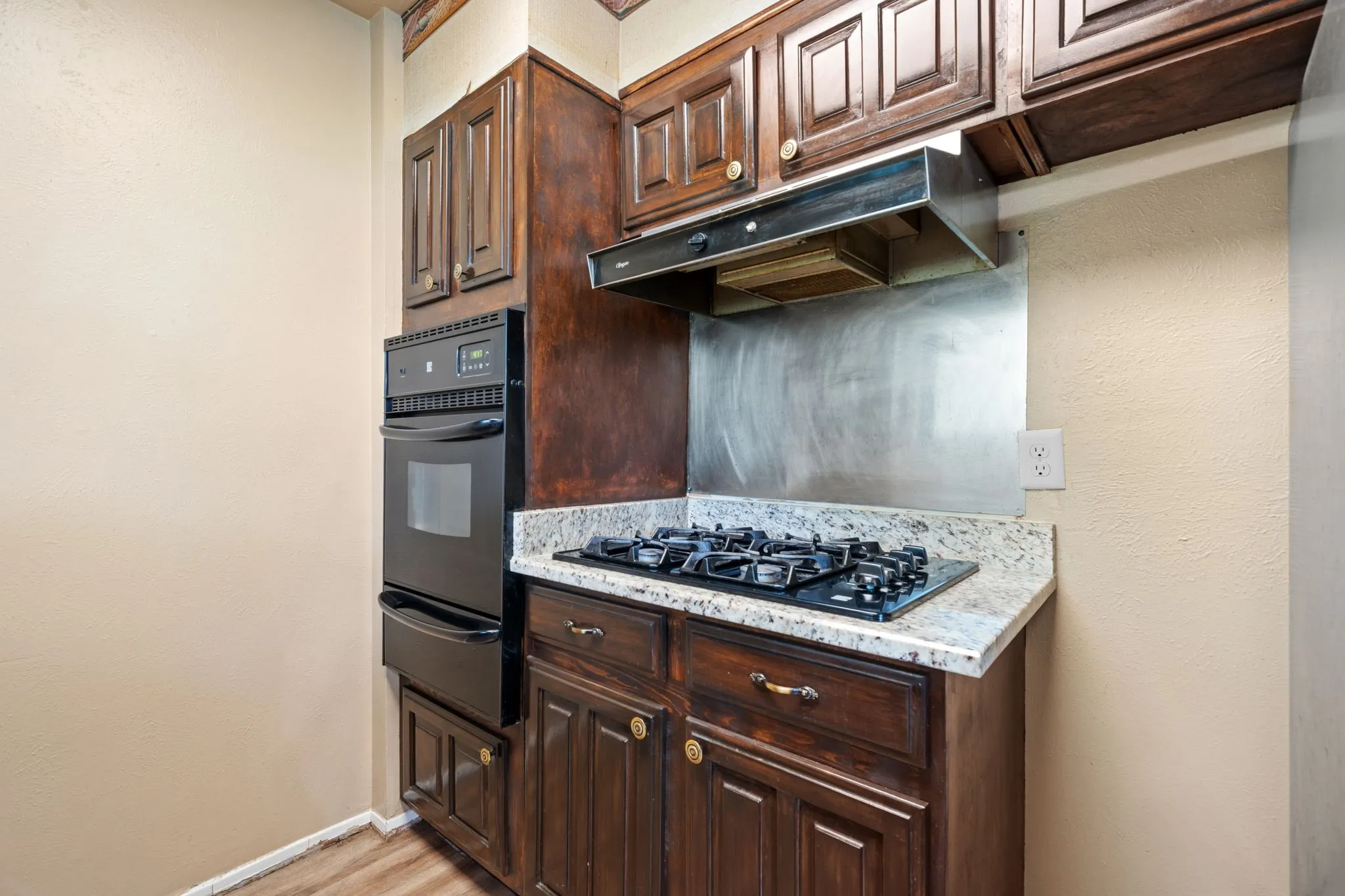 Single Family Residence For Sale in Dallas County , 8105 Silverdale Drive, Dallas, Texas 75232, 3 Bedroom, 2 Bathroom, 2 Garage spaces, 1,240 Sqft, built in 1967, mls#21272295, Real Estate Agent in Dallas, Homes For Sale in Dallas county, Homes For Sale in Dallas, Realtor in Dallas Texas, Real Estate Brokerage Independent Realty Texas, Luminita Cordes Realtor