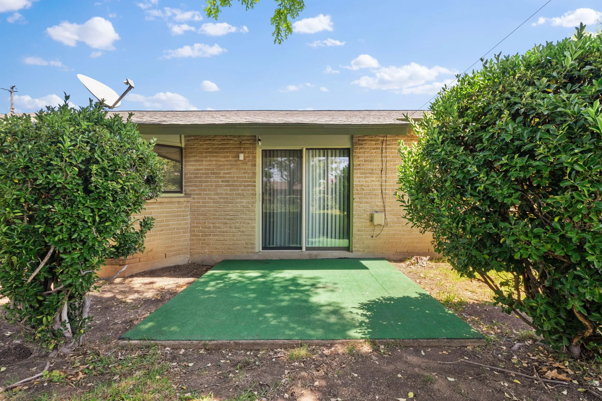 Single Family Residence For Sale in Dallas County , 8105 Silverdale Drive, Dallas, Texas 75232, 3 Bedroom, 2 Bathroom, 2 Garage spaces, 1,240 Sqft, built in 1967, mls#21272295, Real Estate Agent in Dallas, Homes For Sale in Dallas county, Homes For Sale in Dallas, Realtor in Dallas Texas, Real Estate Brokerage Independent Realty Texas, Luminita Cordes Realtor