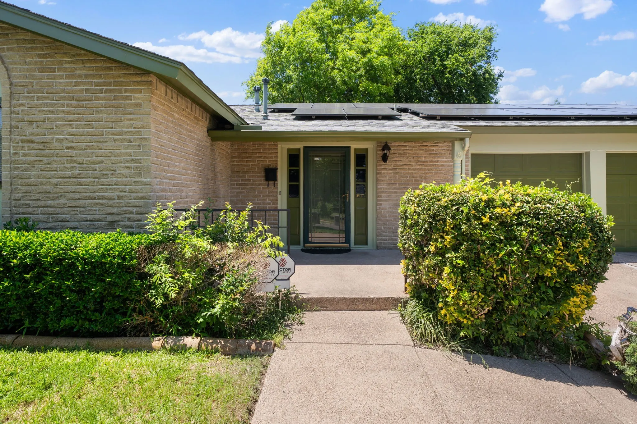 Single Family Residence For Sale in Dallas County , 8105 Silverdale Drive, Dallas, Texas 75232, 3 Bedroom, 2 Bathroom, 2 Garage spaces, 1,240 Sqft, built in 1967, mls#21272295, Real Estate Agent in Dallas, Homes For Sale in Dallas county, Homes For Sale in Dallas, Realtor in Dallas Texas, Real Estate Brokerage Independent Realty Texas, Luminita Cordes Realtor