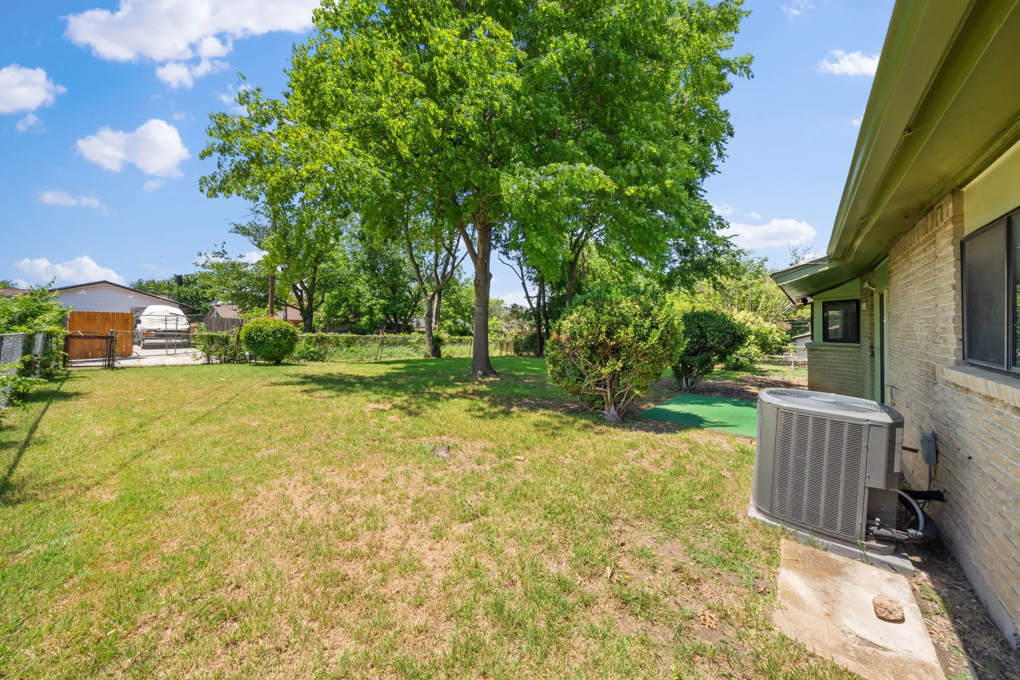 Single Family Residence For Sale in Dallas County , 8105 Silverdale Drive, Dallas, Texas 75232, 3 Bedroom, 2 Bathroom, 2 Garage spaces, 1,240 Sqft, built in 1967, mls#21272295, Real Estate Agent in Dallas, Homes For Sale in Dallas county, Homes For Sale in Dallas, Realtor in Dallas Texas, Real Estate Brokerage Independent Realty Texas, Luminita Cordes Realtor