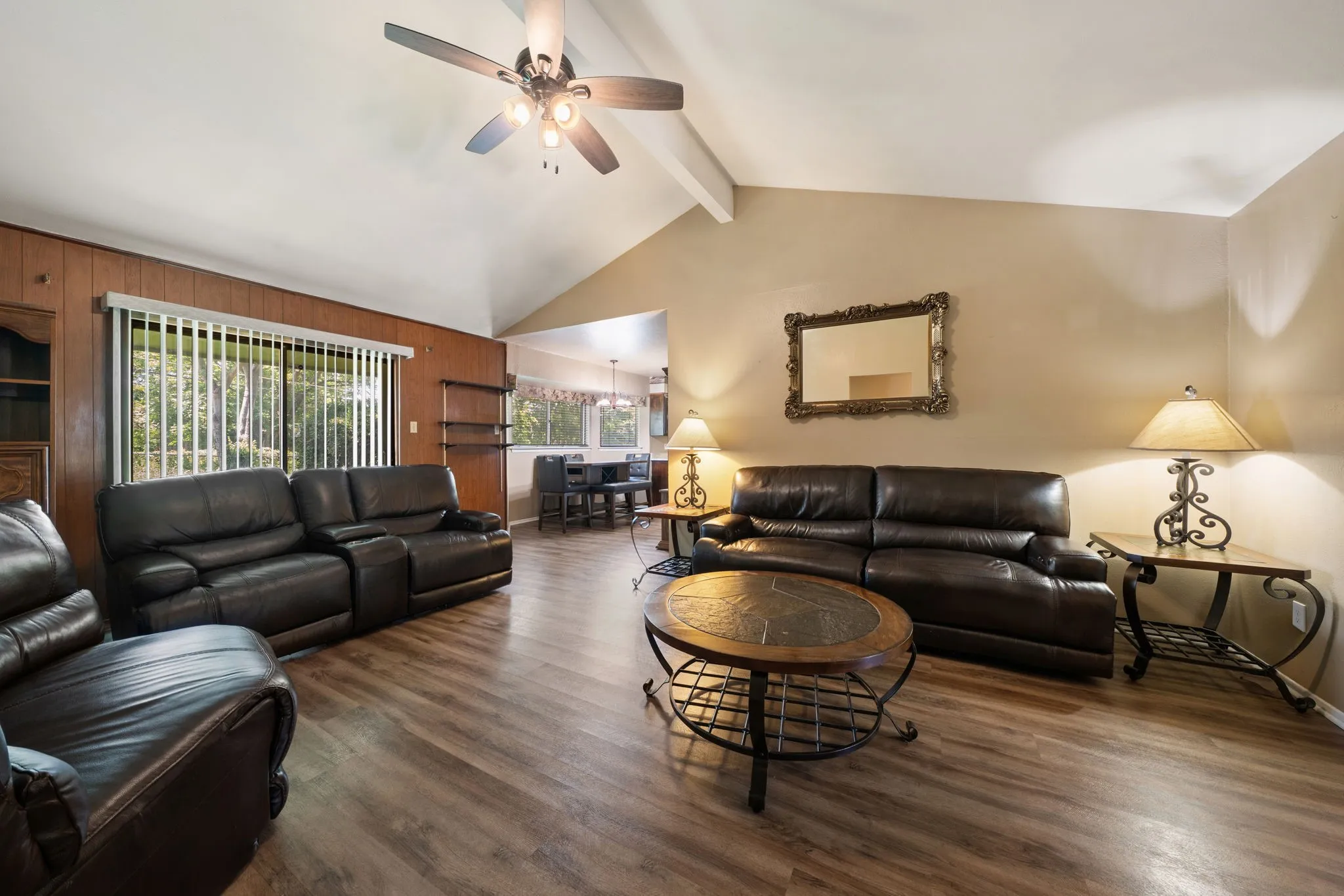 Single Family Residence For Sale in Dallas County , 8105 Silverdale Drive, Dallas, Texas 75232, 3 Bedroom, 2 Bathroom, 2 Garage spaces, 1,240 Sqft, built in 1967, mls#21272295, Real Estate Agent in Dallas, Homes For Sale in Dallas county, Homes For Sale in Dallas, Realtor in Dallas Texas, Real Estate Brokerage Independent Realty Texas, Luminita Cordes Realtor