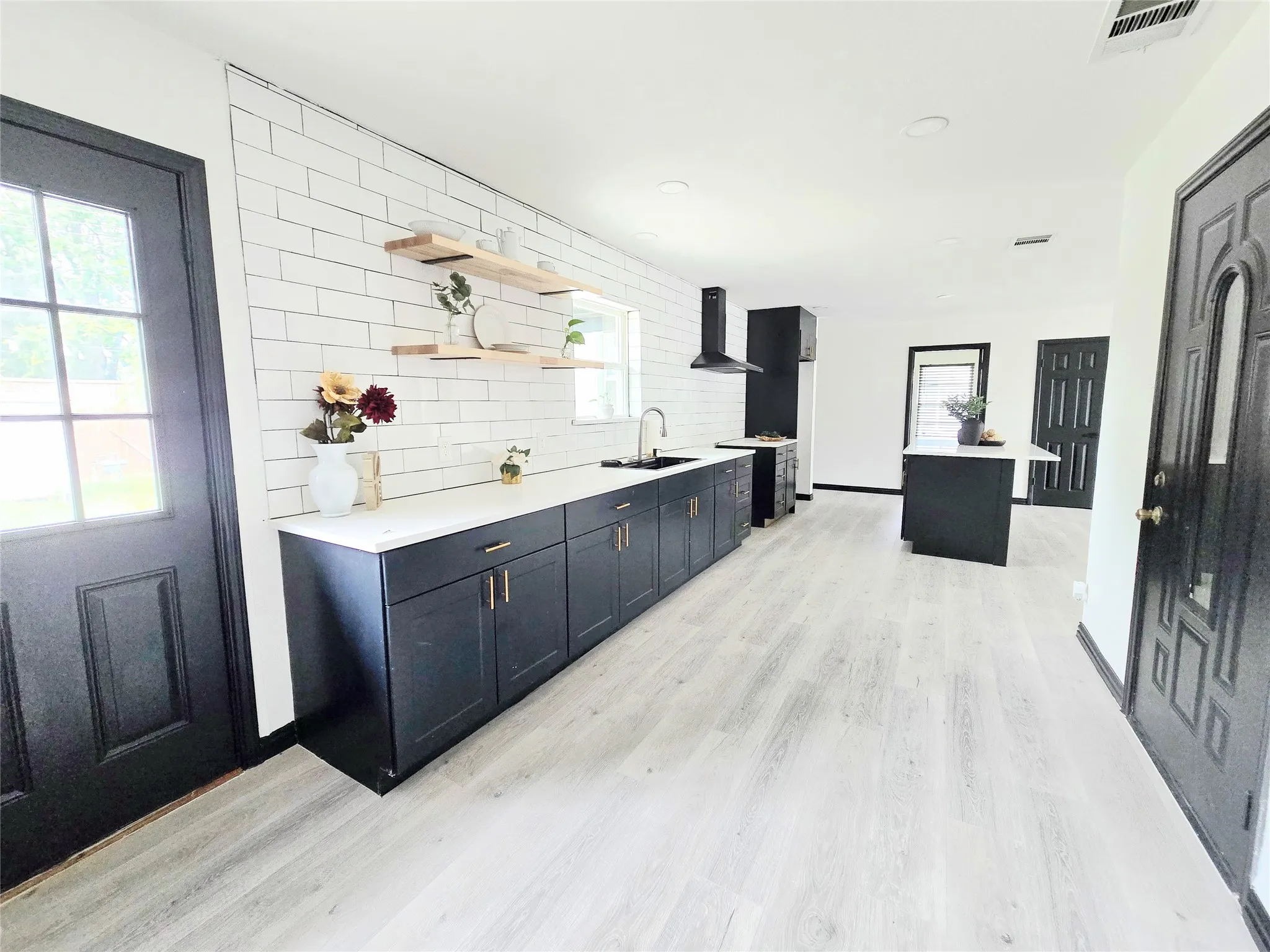 Single Family Residence For Sale in Dallas County , 2953 Bay Oaks Drive, Dallas, Texas 75229, 3 Bedroom, 2 Bathroom, 2 Garage spaces, 1,475 Sqft, built in 1955, Price $345,000, mls#21279831, Real Estate Agent in Dallas, Homes For Sale in Dallas county, Homes For Sale in Dallas, Realtor in Dallas Texas, Real Estate Brokerage Independent Realty Texas, Luminita Cordes Realtor