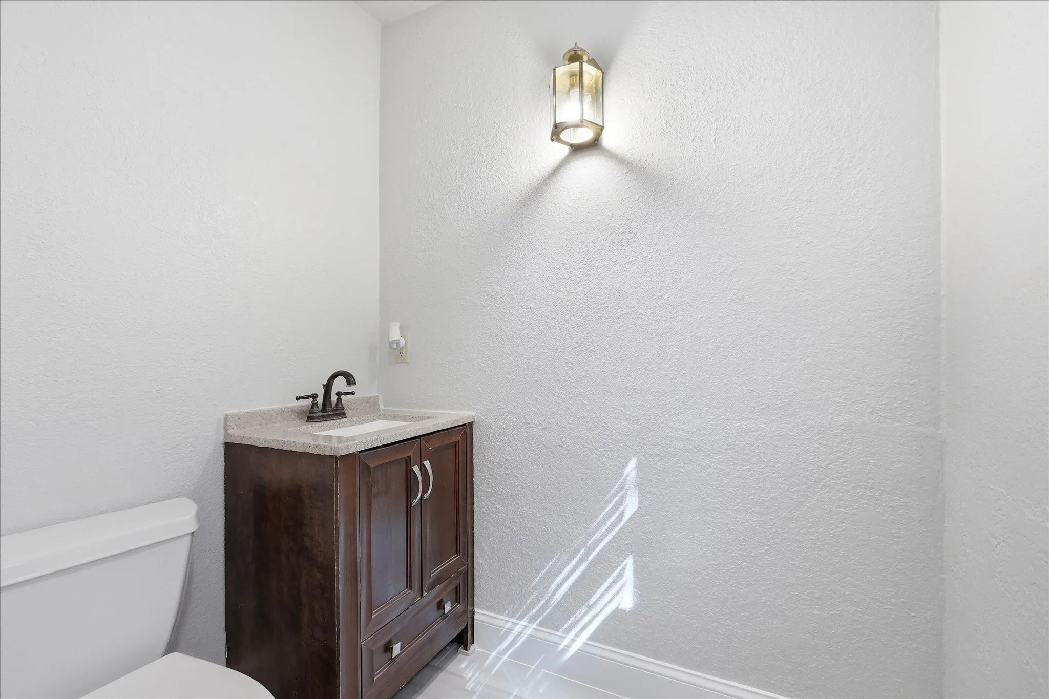 Single Family Residence For Sale in Dallas County , 1839 Sherwood Lane, Carrollton, Texas 75006, 3 Bedroom, 2 Bathroom, 2 Garage spaces, 1,363 Sqft, built in 1970, mls#21279981, Real Estate Agent in Carrollton, Homes For Sale in Dallas county, Homes For Sale in Carrollton, Realtor in Carrollton Texas, Real Estate Brokerage Independent Realty Texas, Luminita Cordes Realtor