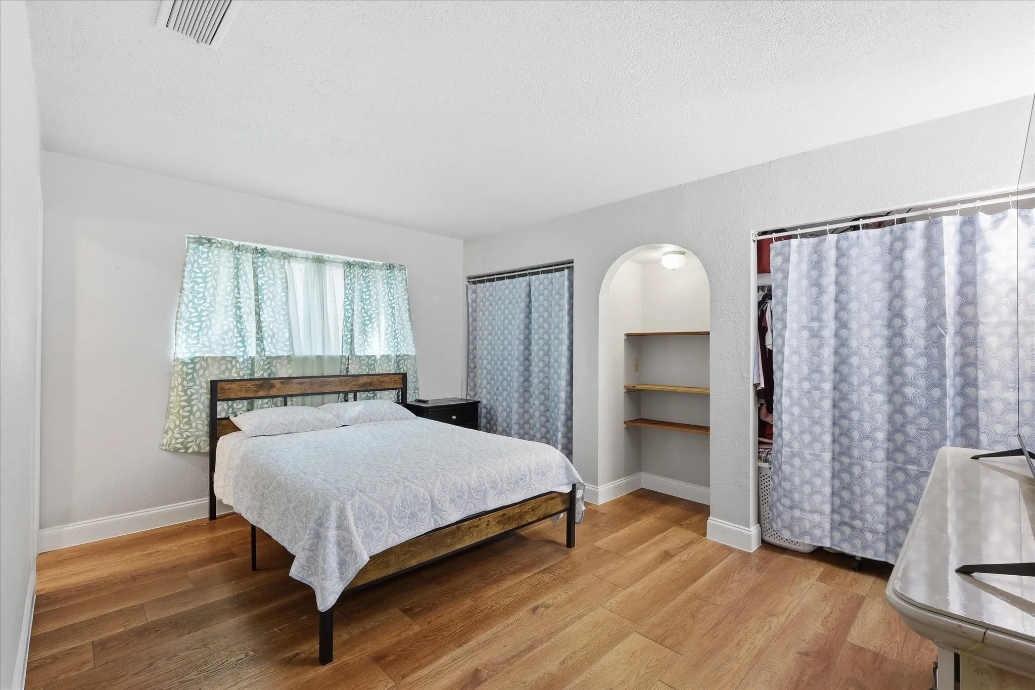 Single Family Residence For Sale in Dallas County , 1839 Sherwood Lane, Carrollton, Texas 75006, 3 Bedroom, 2 Bathroom, 2 Garage spaces, 1,363 Sqft, built in 1970, mls#21279981, Real Estate Agent in Carrollton, Homes For Sale in Dallas county, Homes For Sale in Carrollton, Realtor in Carrollton Texas, Real Estate Brokerage Independent Realty Texas, Luminita Cordes Realtor