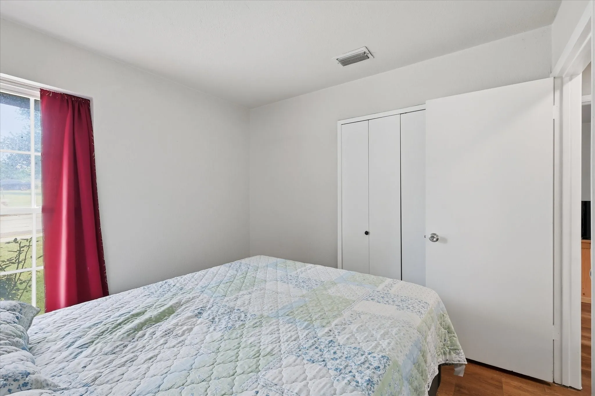 Single Family Residence For Sale in Dallas County , 1839 Sherwood Lane, Carrollton, Texas 75006, 3 Bedroom, 2 Bathroom, 2 Garage spaces, 1,363 Sqft, built in 1970, mls#21279981, Real Estate Agent in Carrollton, Homes For Sale in Dallas county, Homes For Sale in Carrollton, Realtor in Carrollton Texas, Real Estate Brokerage Independent Realty Texas, Luminita Cordes Realtor