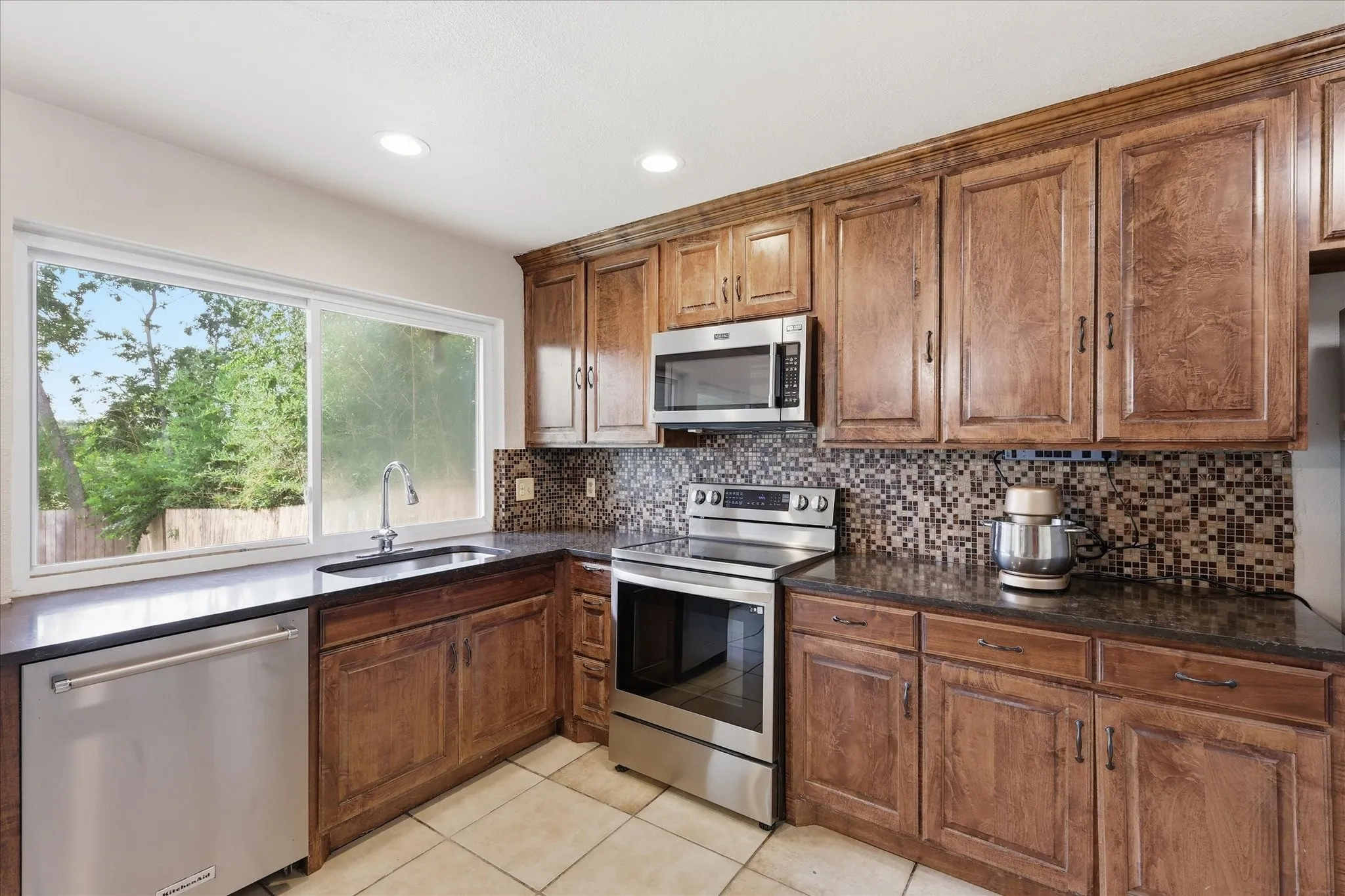 Single Family Residence For Sale in Dallas County , 1839 Sherwood Lane, Carrollton, Texas 75006, 3 Bedroom, 2 Bathroom, 2 Garage spaces, 1,363 Sqft, built in 1970, mls#21279981, Real Estate Agent in Carrollton, Homes For Sale in Dallas county, Homes For Sale in Carrollton, Realtor in Carrollton Texas, Real Estate Brokerage Independent Realty Texas, Luminita Cordes Realtor