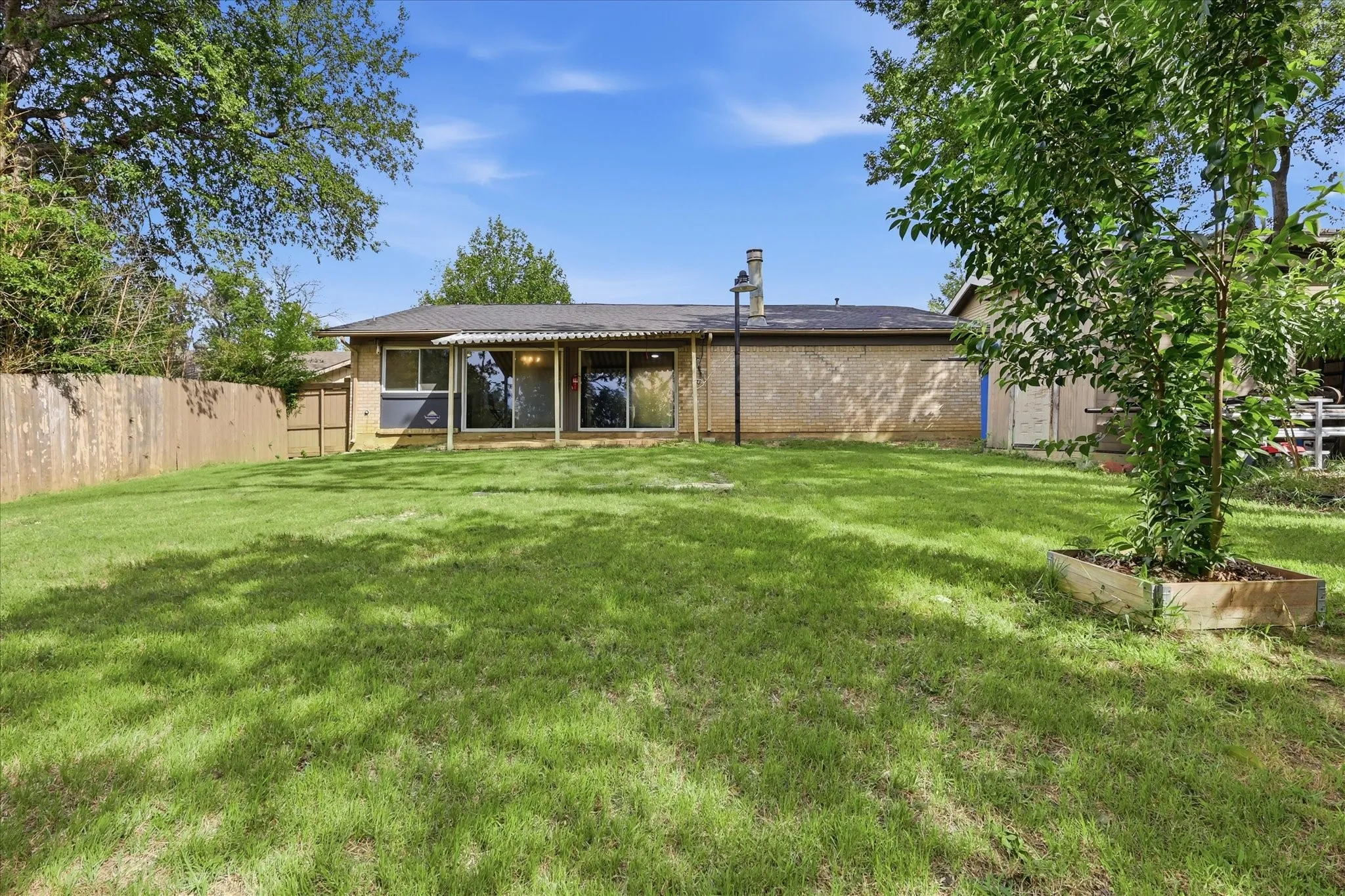 Single Family Residence For Sale in Dallas County , 1839 Sherwood Lane, Carrollton, Texas 75006, 3 Bedroom, 2 Bathroom, 2 Garage spaces, 1,363 Sqft, built in 1970, mls#21279981, Real Estate Agent in Carrollton, Homes For Sale in Dallas county, Homes For Sale in Carrollton, Realtor in Carrollton Texas, Real Estate Brokerage Independent Realty Texas, Luminita Cordes Realtor