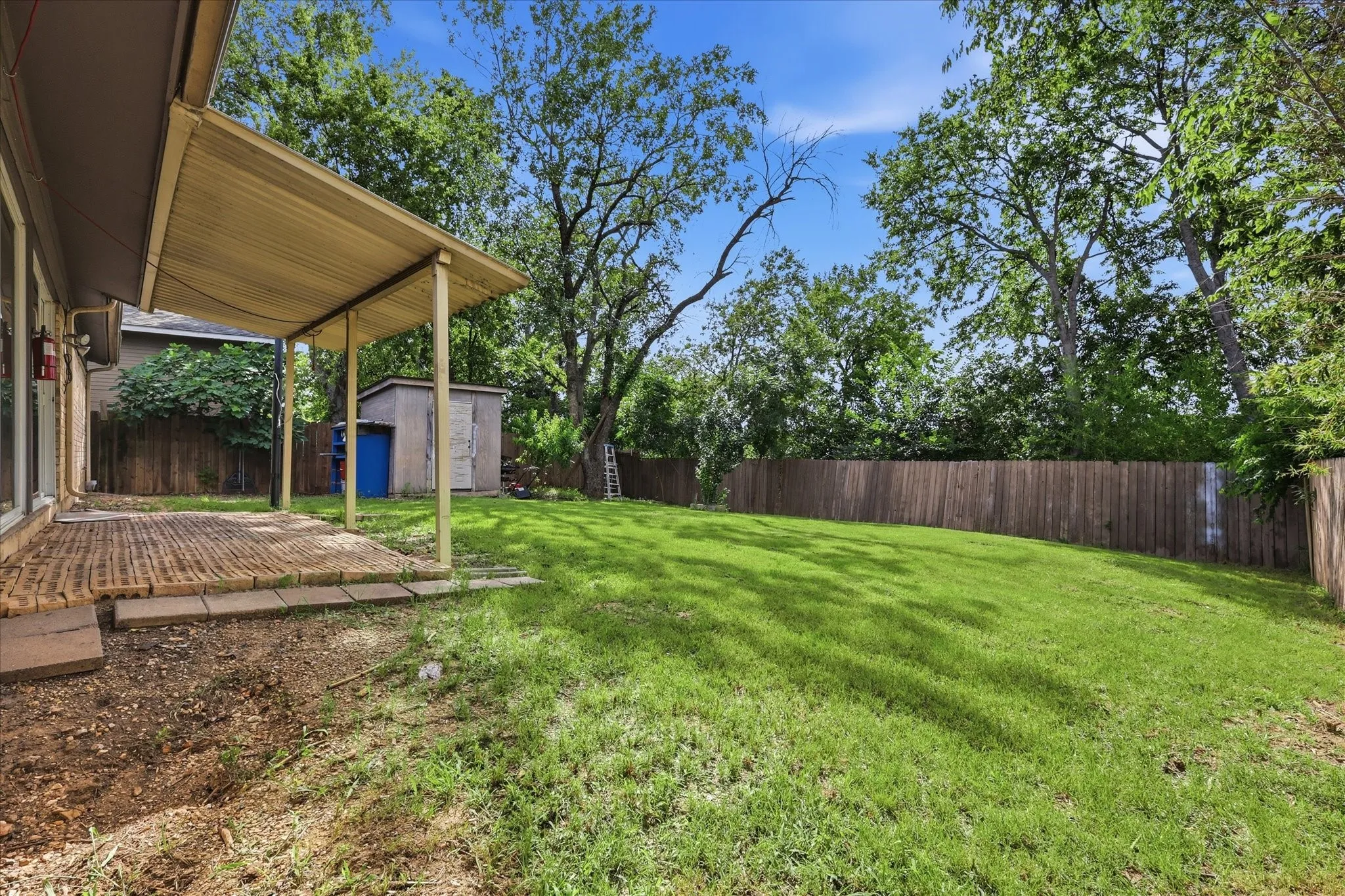 Single Family Residence For Sale in Dallas County , 1839 Sherwood Lane, Carrollton, Texas 75006, 3 Bedroom, 2 Bathroom, 2 Garage spaces, 1,363 Sqft, built in 1970, mls#21279981, Real Estate Agent in Carrollton, Homes For Sale in Dallas county, Homes For Sale in Carrollton, Realtor in Carrollton Texas, Real Estate Brokerage Independent Realty Texas, Luminita Cordes Realtor