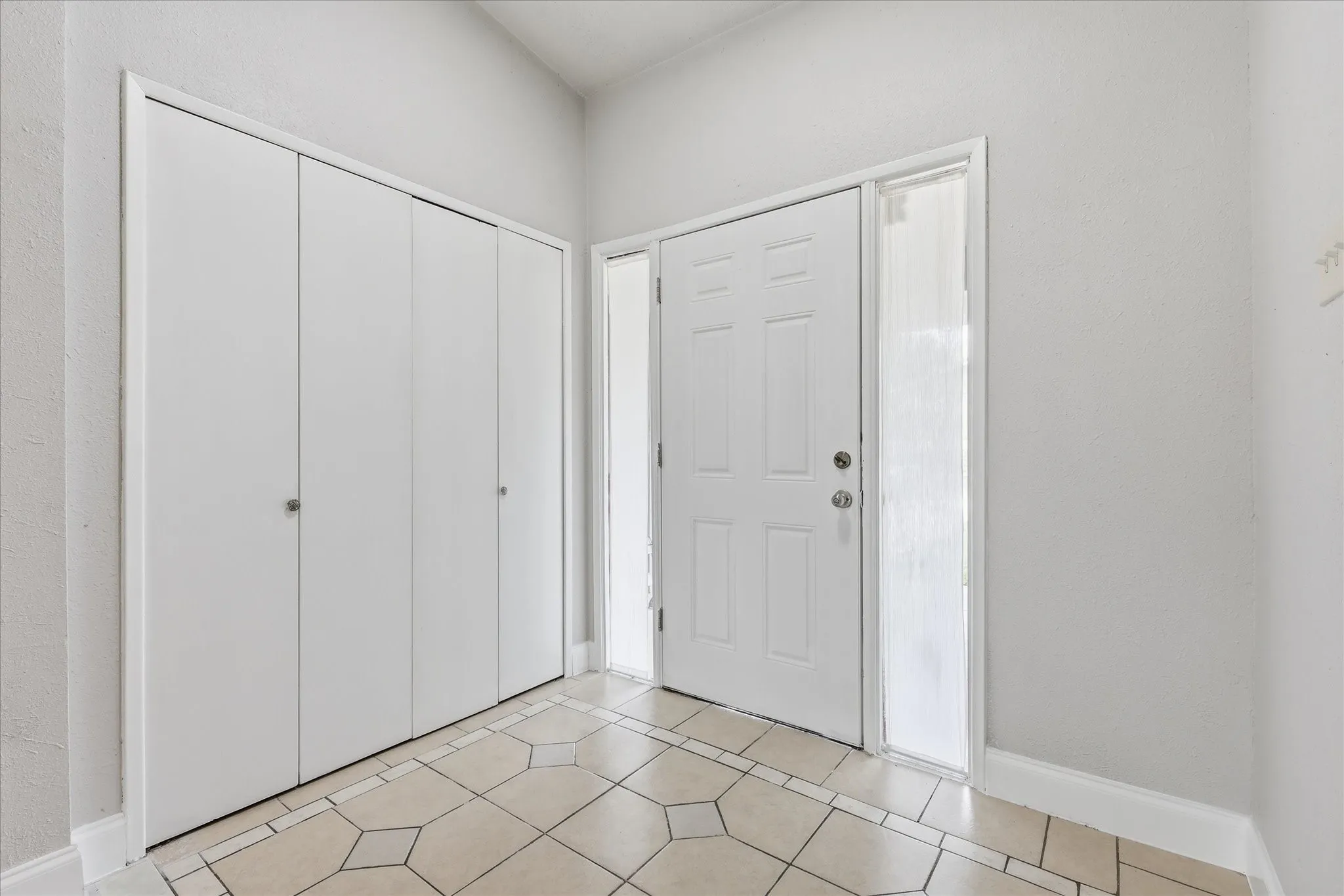 Single Family Residence For Sale in Dallas County , 1839 Sherwood Lane, Carrollton, Texas 75006, 3 Bedroom, 2 Bathroom, 2 Garage spaces, 1,363 Sqft, built in 1970, mls#21279981, Real Estate Agent in Carrollton, Homes For Sale in Dallas county, Homes For Sale in Carrollton, Realtor in Carrollton Texas, Real Estate Brokerage Independent Realty Texas, Luminita Cordes Realtor