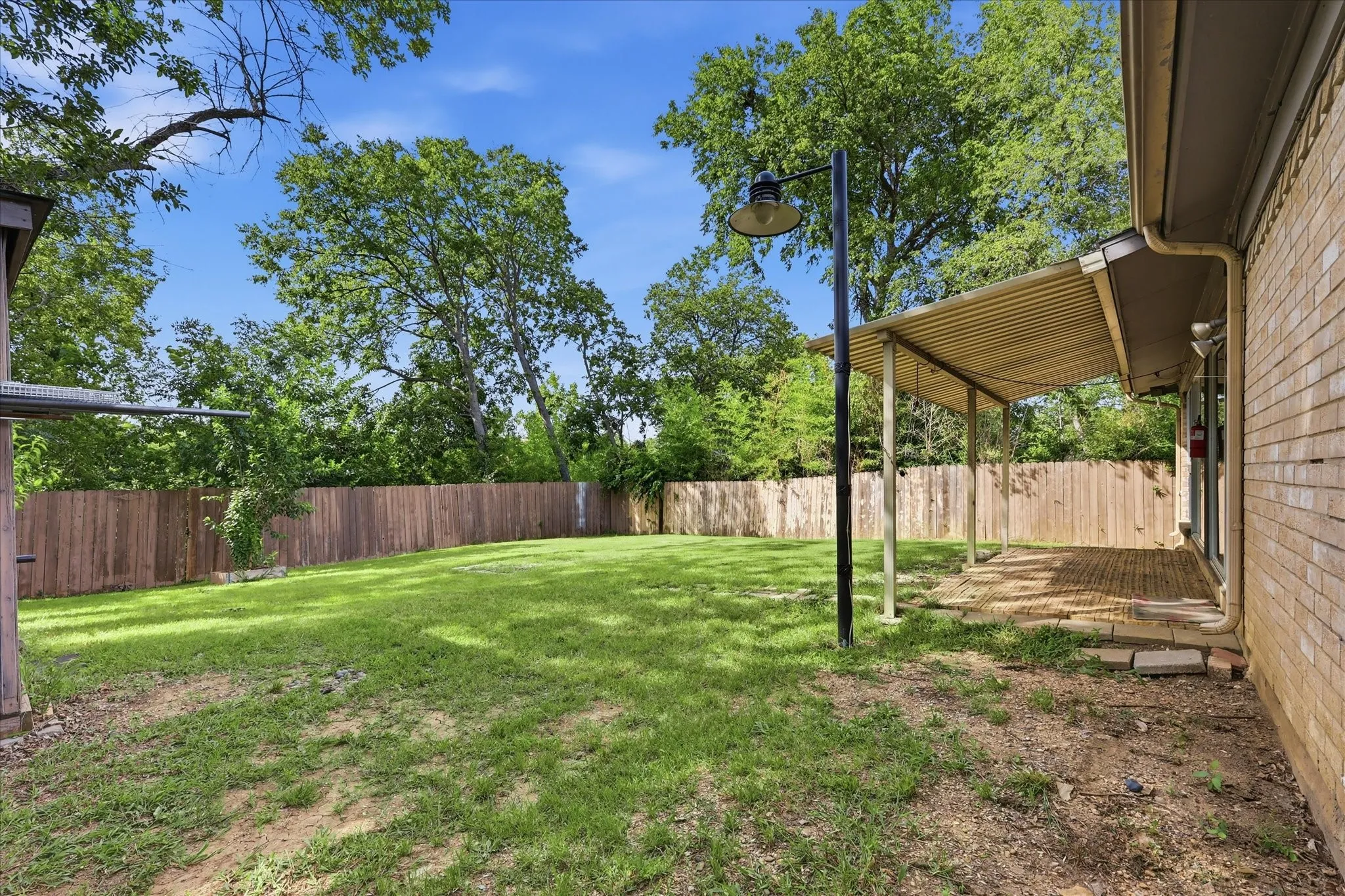 Single Family Residence For Sale in Dallas County , 1839 Sherwood Lane, Carrollton, Texas 75006, 3 Bedroom, 2 Bathroom, 2 Garage spaces, 1,363 Sqft, built in 1970, mls#21279981, Real Estate Agent in Carrollton, Homes For Sale in Dallas county, Homes For Sale in Carrollton, Realtor in Carrollton Texas, Real Estate Brokerage Independent Realty Texas, Luminita Cordes Realtor