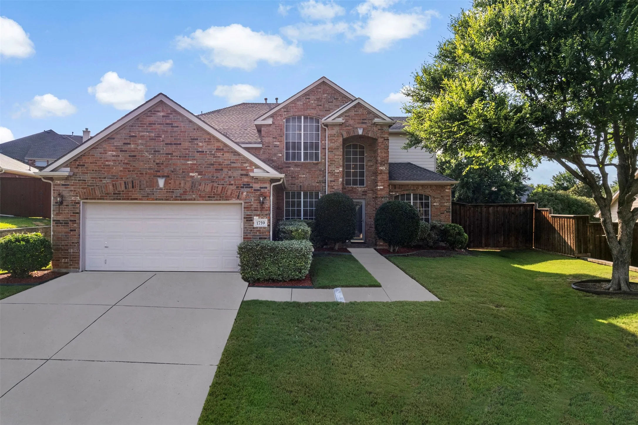 Single Family Residence For Sale in Tarrant County , 1759 Sunset Ridge Drive, Grand Prairie, Texas 75050, 4 Bedroom, 3 Bathroom, 2 Garage spaces, 3,139 Sqft, built in 2002, mls#21279957, Real Estate Agent in Grand Prairie, Homes For Sale in Tarrant county, Homes For Sale in Grand Prairie, Realtor in Grand Prairie Texas, Real Estate Brokerage Independent Realty Texas, Luminita Cordes Realtor