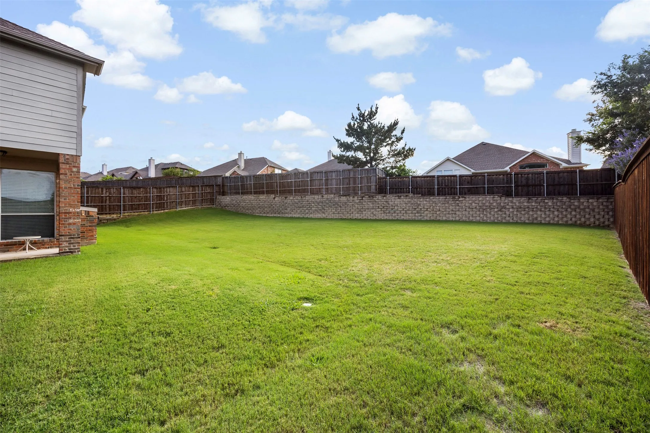 Single Family Residence For Sale in Tarrant County , 1759 Sunset Ridge Drive, Grand Prairie, Texas 75050, 4 Bedroom, 3 Bathroom, 2 Garage spaces, 3,139 Sqft, built in 2002, mls#21279957, Real Estate Agent in Grand Prairie, Homes For Sale in Tarrant county, Homes For Sale in Grand Prairie, Realtor in Grand Prairie Texas, Real Estate Brokerage Independent Realty Texas, Luminita Cordes Realtor