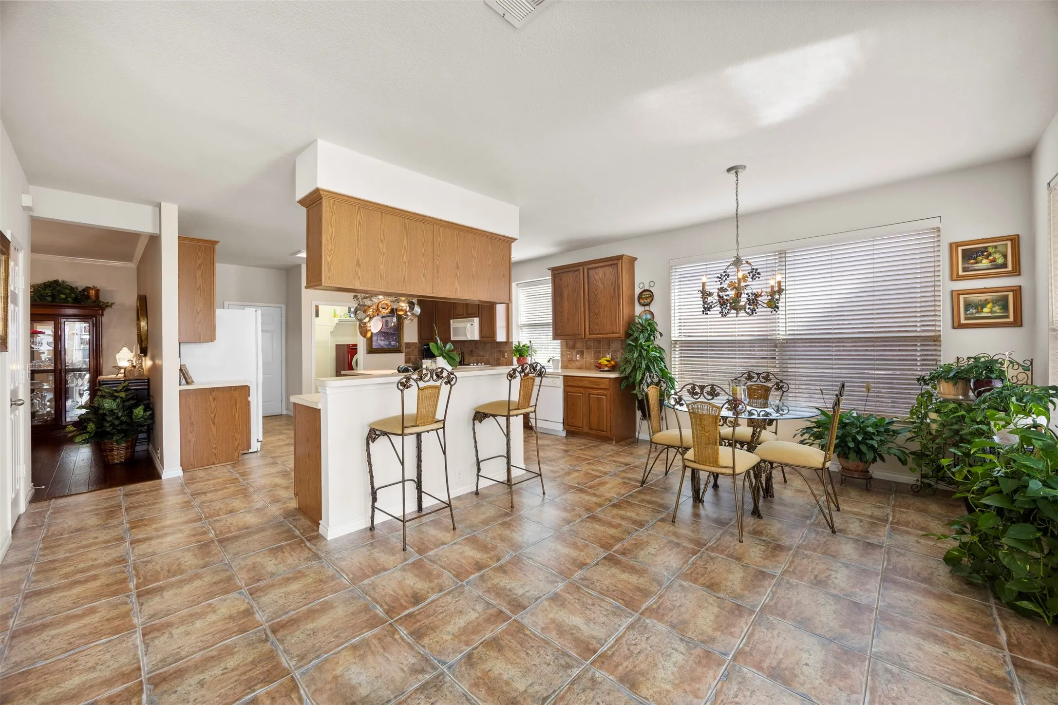 Single Family Residence For Sale in Tarrant County , 1759 Sunset Ridge Drive, Grand Prairie, Texas 75050, 4 Bedroom, 3 Bathroom, 2 Garage spaces, 3,139 Sqft, built in 2002, mls#21279957, Real Estate Agent in Grand Prairie, Homes For Sale in Tarrant county, Homes For Sale in Grand Prairie, Realtor in Grand Prairie Texas, Real Estate Brokerage Independent Realty Texas, Luminita Cordes Realtor
