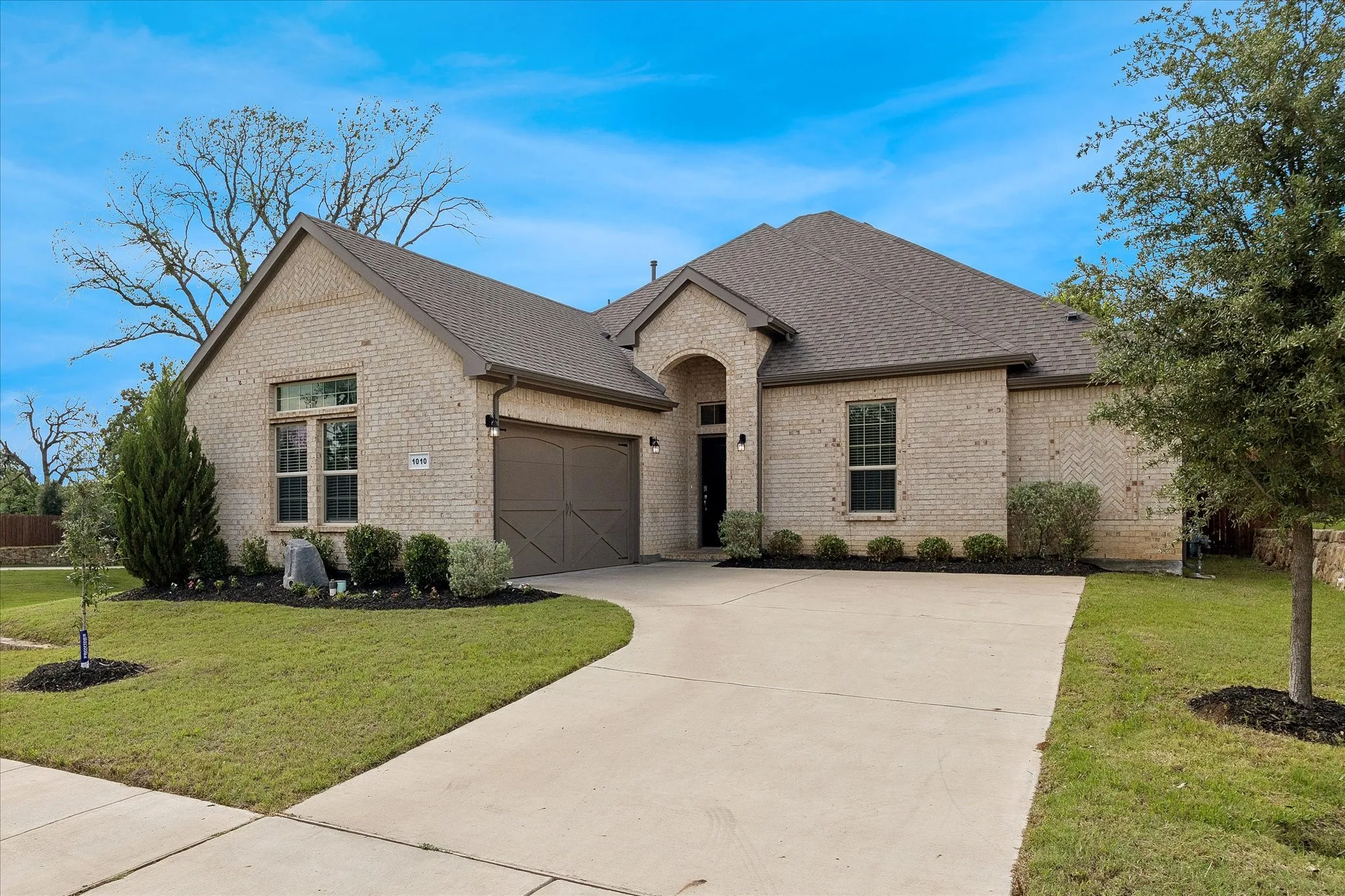 Single Family Residence For Sale in Tarrant County , 1010 Silver Oak Drive, Mansfield, Texas 76063, 4 Bedroom, 3 Bathroom, 2 Garage spaces, 2,412 Sqft, built in 2022, mls#21279730, Real Estate Agent in Mansfield, Homes For Sale in Tarrant county, Homes For Sale in Mansfield, Realtor in Mansfield Texas, Real Estate Brokerage Independent Realty Texas, Luminita Cordes Realtor