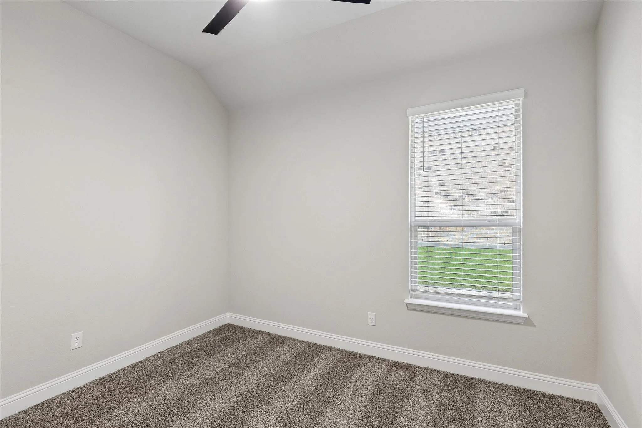 Single Family Residence For Sale in Tarrant County , 1010 Silver Oak Drive, Mansfield, Texas 76063, 4 Bedroom, 3 Bathroom, 2 Garage spaces, 2,412 Sqft, built in 2022, mls#21279730, Real Estate Agent in Mansfield, Homes For Sale in Tarrant county, Homes For Sale in Mansfield, Realtor in Mansfield Texas, Real Estate Brokerage Independent Realty Texas, Luminita Cordes Realtor