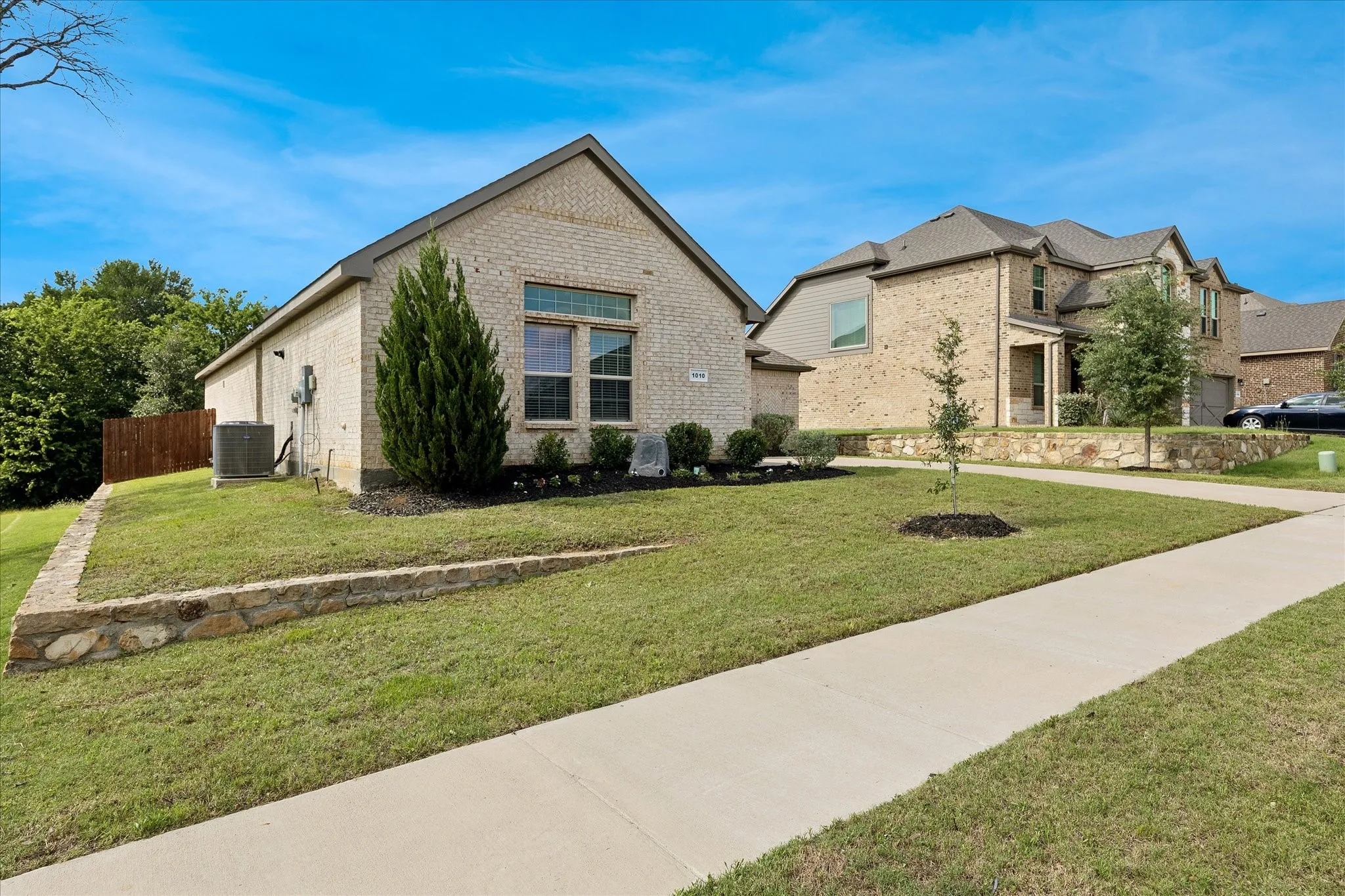Single Family Residence For Sale in Tarrant County , 1010 Silver Oak Drive, Mansfield, Texas 76063, 4 Bedroom, 3 Bathroom, 2 Garage spaces, 2,412 Sqft, built in 2022, mls#21279730, Real Estate Agent in Mansfield, Homes For Sale in Tarrant county, Homes For Sale in Mansfield, Realtor in Mansfield Texas, Real Estate Brokerage Independent Realty Texas, Luminita Cordes Realtor
