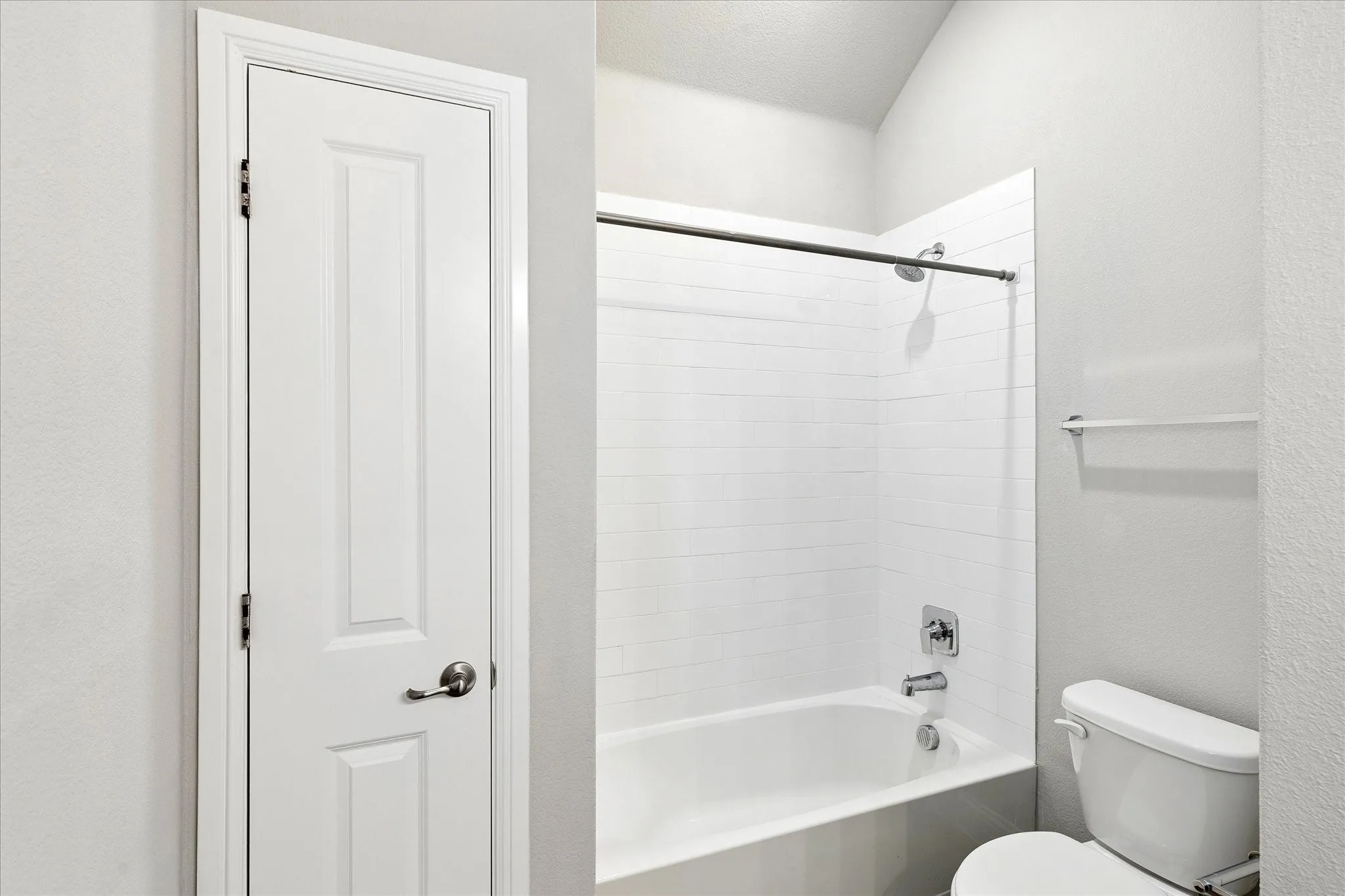 Single Family Residence For Sale in Tarrant County , 1010 Silver Oak Drive, Mansfield, Texas 76063, 4 Bedroom, 3 Bathroom, 2 Garage spaces, 2,412 Sqft, built in 2022, mls#21279730, Real Estate Agent in Mansfield, Homes For Sale in Tarrant county, Homes For Sale in Mansfield, Realtor in Mansfield Texas, Real Estate Brokerage Independent Realty Texas, Luminita Cordes Realtor