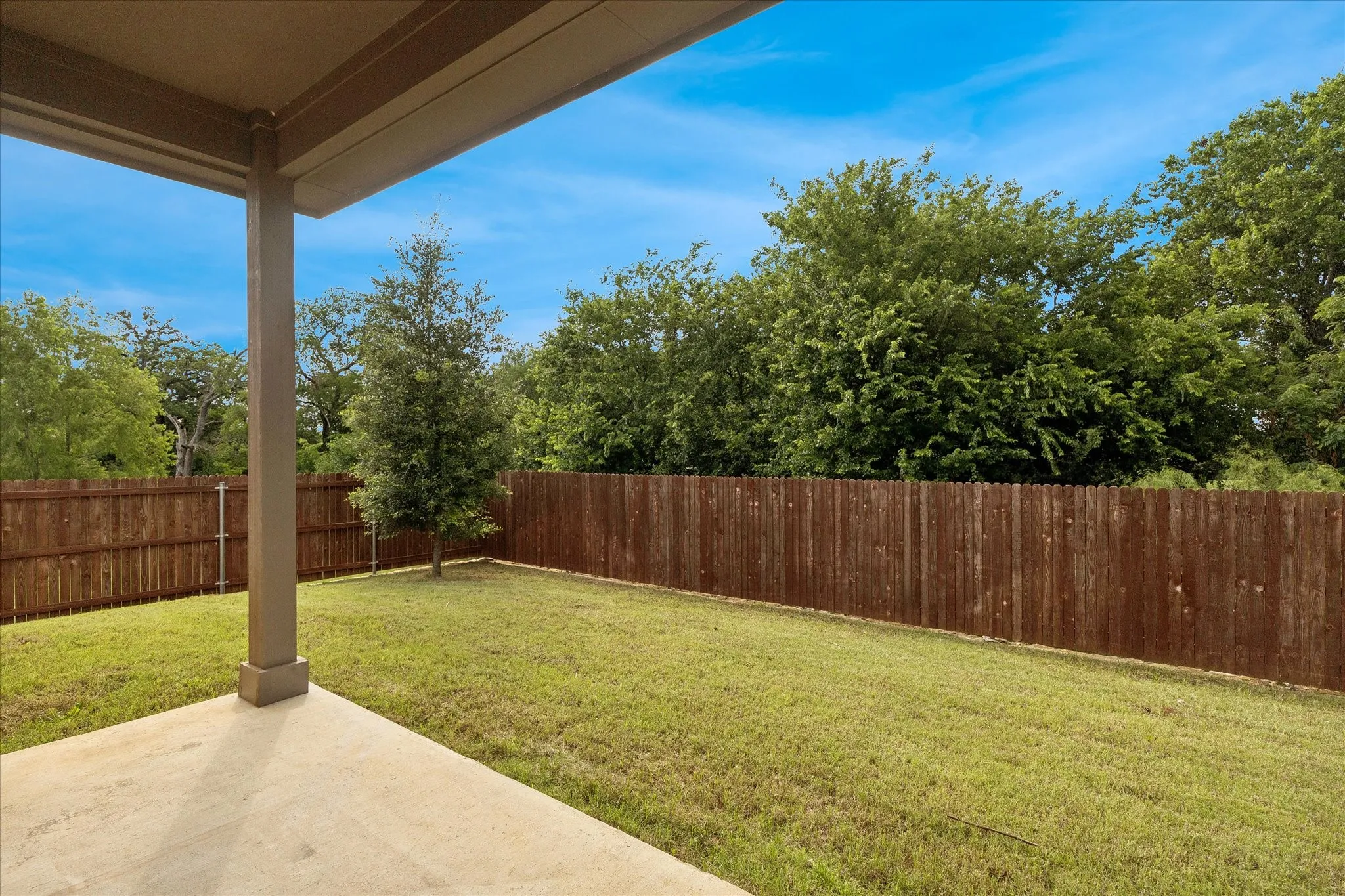 Single Family Residence For Sale in Tarrant County , 1010 Silver Oak Drive, Mansfield, Texas 76063, 4 Bedroom, 3 Bathroom, 2 Garage spaces, 2,412 Sqft, built in 2022, mls#21279730, Real Estate Agent in Mansfield, Homes For Sale in Tarrant county, Homes For Sale in Mansfield, Realtor in Mansfield Texas, Real Estate Brokerage Independent Realty Texas, Luminita Cordes Realtor