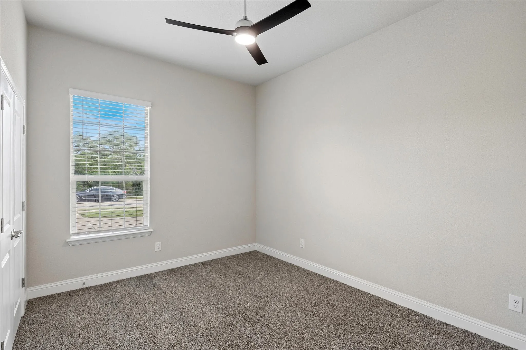 Single Family Residence For Sale in Tarrant County , 1010 Silver Oak Drive, Mansfield, Texas 76063, 4 Bedroom, 3 Bathroom, 2 Garage spaces, 2,412 Sqft, built in 2022, mls#21279730, Real Estate Agent in Mansfield, Homes For Sale in Tarrant county, Homes For Sale in Mansfield, Realtor in Mansfield Texas, Real Estate Brokerage Independent Realty Texas, Luminita Cordes Realtor