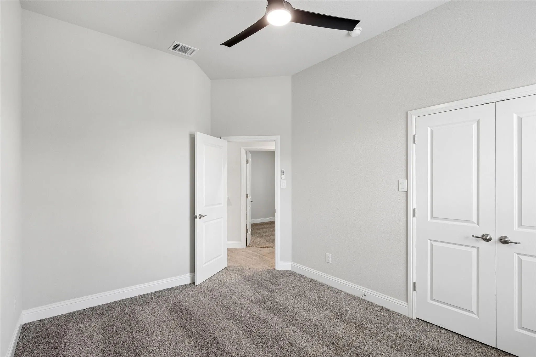 Single Family Residence For Sale in Tarrant County , 1010 Silver Oak Drive, Mansfield, Texas 76063, 4 Bedroom, 3 Bathroom, 2 Garage spaces, 2,412 Sqft, built in 2022, mls#21279730, Real Estate Agent in Mansfield, Homes For Sale in Tarrant county, Homes For Sale in Mansfield, Realtor in Mansfield Texas, Real Estate Brokerage Independent Realty Texas, Luminita Cordes Realtor