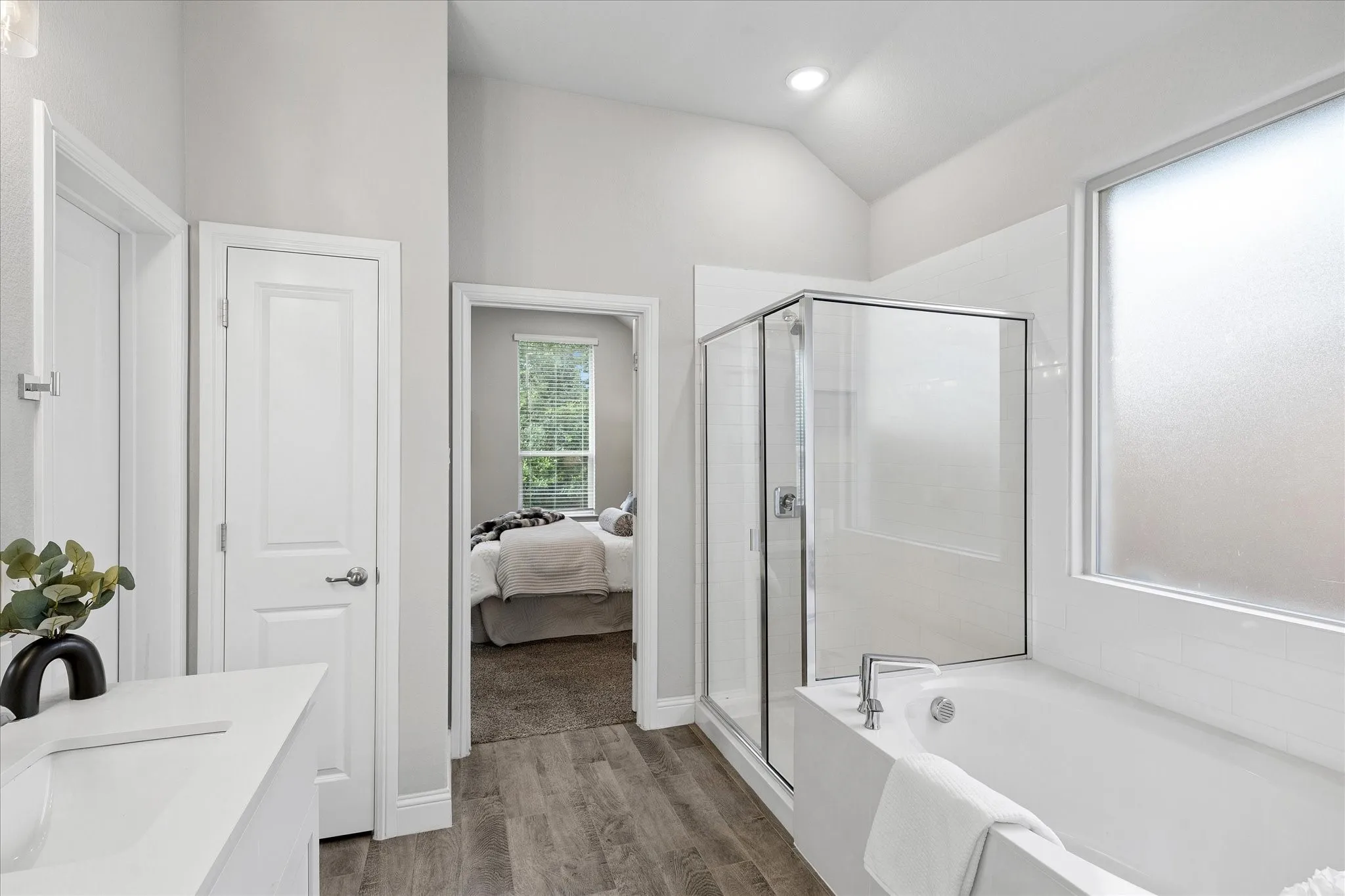 Single Family Residence For Sale in Tarrant County , 1010 Silver Oak Drive, Mansfield, Texas 76063, 4 Bedroom, 3 Bathroom, 2 Garage spaces, 2,412 Sqft, built in 2022, mls#21279730, Real Estate Agent in Mansfield, Homes For Sale in Tarrant county, Homes For Sale in Mansfield, Realtor in Mansfield Texas, Real Estate Brokerage Independent Realty Texas, Luminita Cordes Realtor