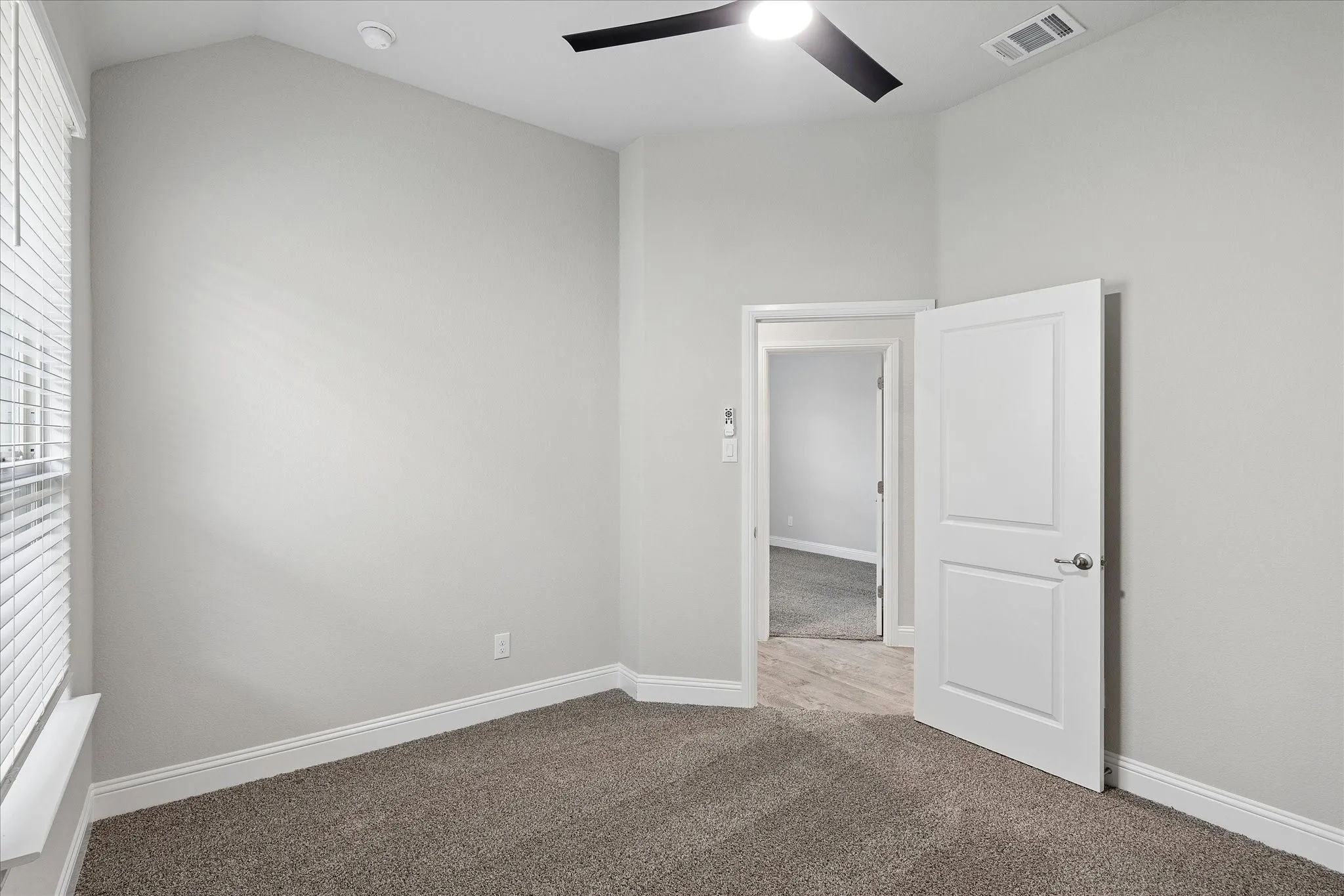Single Family Residence For Sale in Tarrant County , 1010 Silver Oak Drive, Mansfield, Texas 76063, 4 Bedroom, 3 Bathroom, 2 Garage spaces, 2,412 Sqft, built in 2022, mls#21279730, Real Estate Agent in Mansfield, Homes For Sale in Tarrant county, Homes For Sale in Mansfield, Realtor in Mansfield Texas, Real Estate Brokerage Independent Realty Texas, Luminita Cordes Realtor