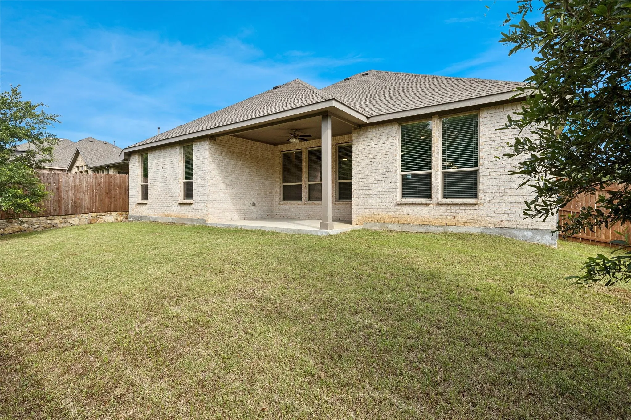 Single Family Residence For Sale in Tarrant County , 1010 Silver Oak Drive, Mansfield, Texas 76063, 4 Bedroom, 3 Bathroom, 2 Garage spaces, 2,412 Sqft, built in 2022, mls#21279730, Real Estate Agent in Mansfield, Homes For Sale in Tarrant county, Homes For Sale in Mansfield, Realtor in Mansfield Texas, Real Estate Brokerage Independent Realty Texas, Luminita Cordes Realtor