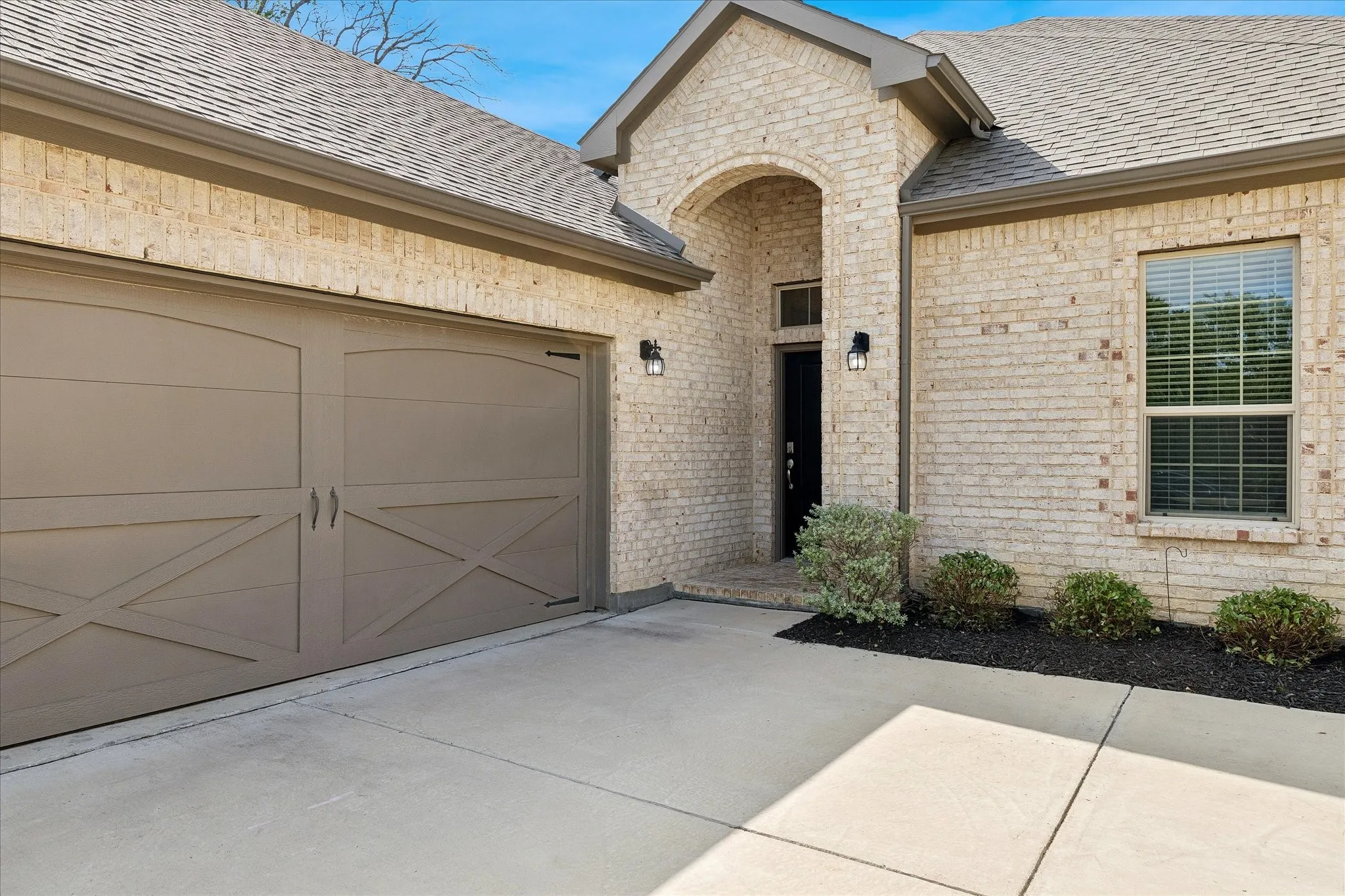 Single Family Residence For Sale in Tarrant County , 1010 Silver Oak Drive, Mansfield, Texas 76063, 4 Bedroom, 3 Bathroom, 2 Garage spaces, 2,412 Sqft, built in 2022, mls#21279730, Real Estate Agent in Mansfield, Homes For Sale in Tarrant county, Homes For Sale in Mansfield, Realtor in Mansfield Texas, Real Estate Brokerage Independent Realty Texas, Luminita Cordes Realtor