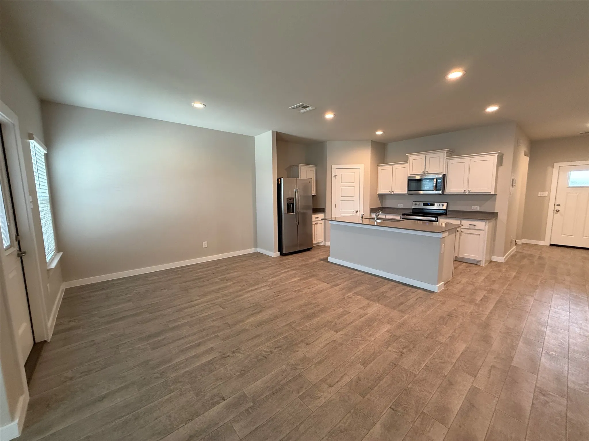 Single Family Residence For Sale in Johnson County , 1600 Battery Park Drive, Alvarado, Texas 76009, 4 Bedroom, 3 Bathroom, 2 Garage spaces, 2,507 Sqft, built in 2022, mls#21280022, Real Estate Agent in Alvarado, Homes For Sale in Johnson county, Homes For Sale in Alvarado, Realtor in Alvarado Texas, Real Estate Brokerage Independent Realty Texas, Luminita Cordes Realtor