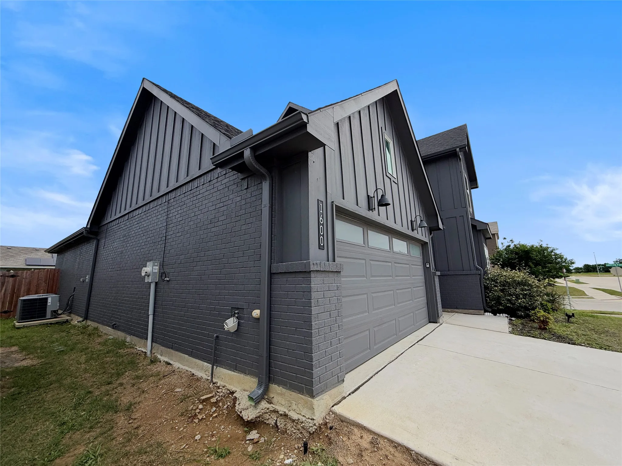 Single Family Residence For Sale in Johnson County , 1600 Battery Park Drive, Alvarado, Texas 76009, 4 Bedroom, 3 Bathroom, 2 Garage spaces, 2,507 Sqft, built in 2022, mls#21280022, Real Estate Agent in Alvarado, Homes For Sale in Johnson county, Homes For Sale in Alvarado, Realtor in Alvarado Texas, Real Estate Brokerage Independent Realty Texas, Luminita Cordes Realtor