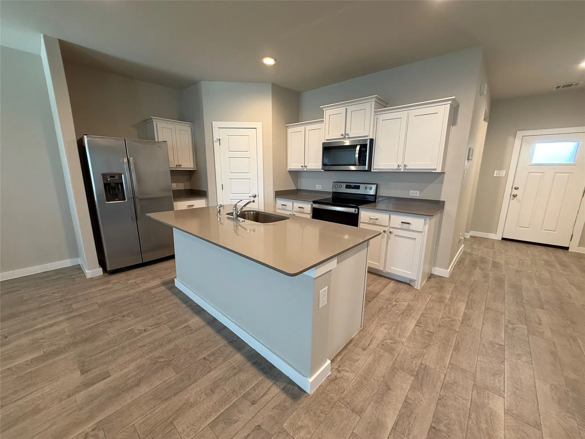 Single Family Residence For Sale in Johnson County , 1600 Battery Park Drive, Alvarado, Texas 76009, 4 Bedroom, 3 Bathroom, 2 Garage spaces, 2,507 Sqft, built in 2022, mls#21280022, Real Estate Agent in Alvarado, Homes For Sale in Johnson county, Homes For Sale in Alvarado, Realtor in Alvarado Texas, Real Estate Brokerage Independent Realty Texas, Luminita Cordes Realtor