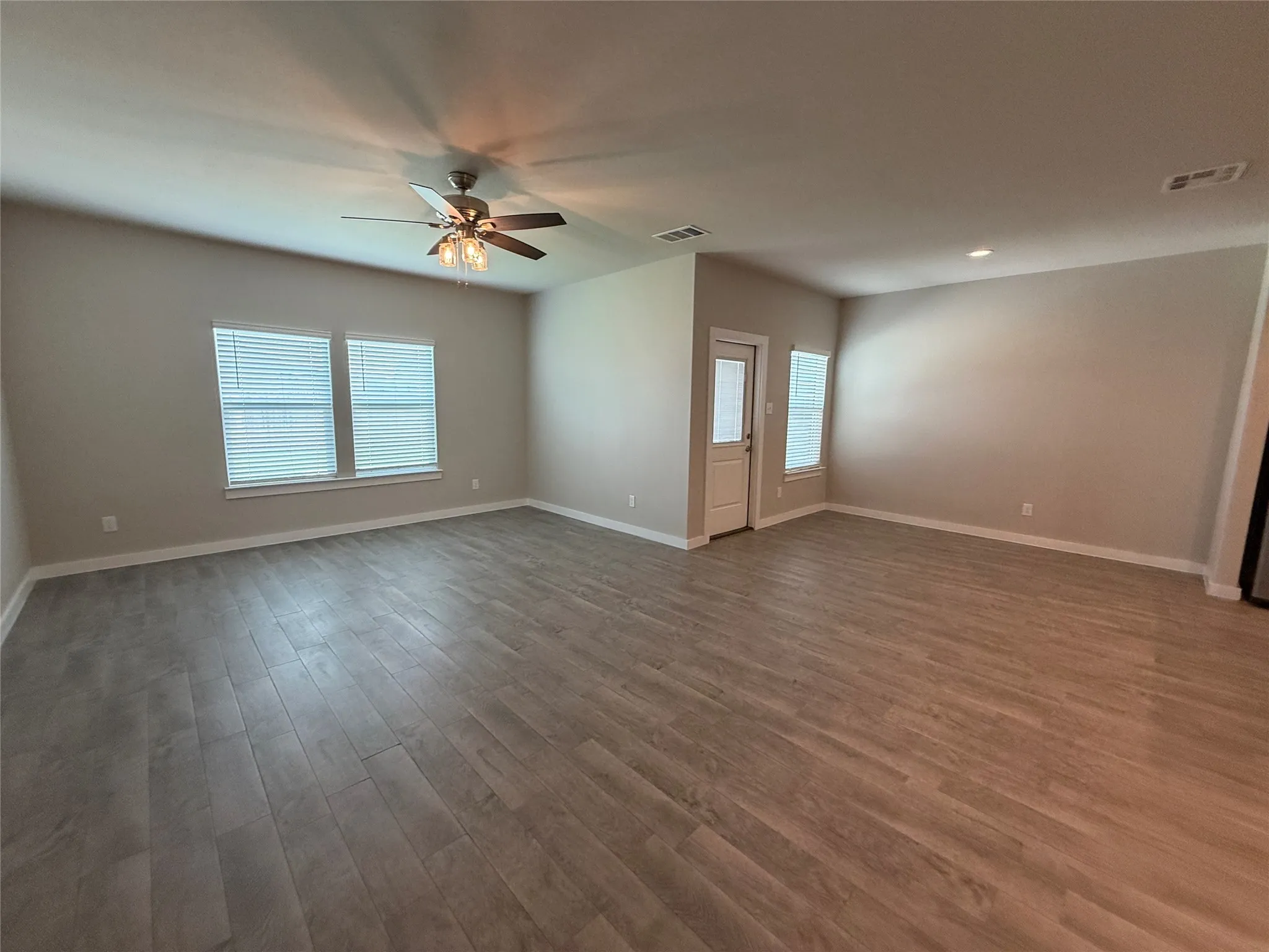 Single Family Residence For Sale in Johnson County , 1600 Battery Park Drive, Alvarado, Texas 76009, 4 Bedroom, 3 Bathroom, 2 Garage spaces, 2,507 Sqft, built in 2022, mls#21280022, Real Estate Agent in Alvarado, Homes For Sale in Johnson county, Homes For Sale in Alvarado, Realtor in Alvarado Texas, Real Estate Brokerage Independent Realty Texas, Luminita Cordes Realtor