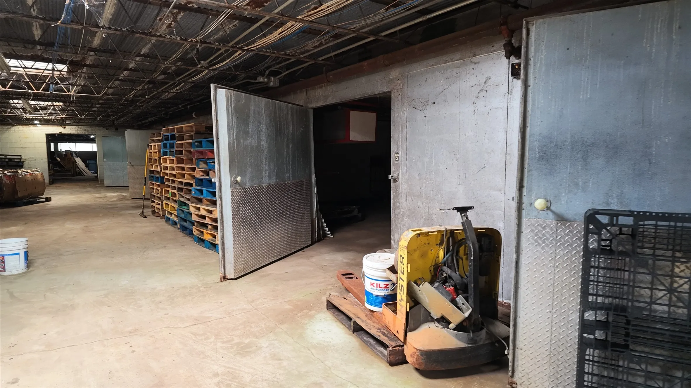 Warehouse For Sale in Dallas County , 510 S Good Latimer Expressway, Dallas, Texas 75226, 0, 0, Garage spaces, 0 Sqft, built in 1963, mls#21280037, Real Estate Agent in Dallas, Homes For Sale in Dallas county, Homes For Sale in Dallas, Realtor in Dallas Texas, Real Estate Brokerage Independent Realty Texas, Luminita Cordes Realtor