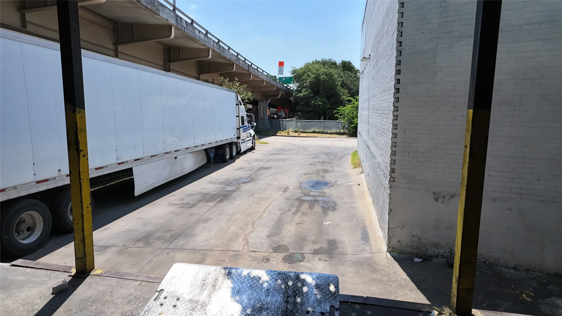 Warehouse For Sale in Dallas County , 510 S Good Latimer Expressway, Dallas, Texas 75226, 0, 0, Garage spaces, 0 Sqft, built in 1963, mls#21280037, Real Estate Agent in Dallas, Homes For Sale in Dallas county, Homes For Sale in Dallas, Realtor in Dallas Texas, Real Estate Brokerage Independent Realty Texas, Luminita Cordes Realtor