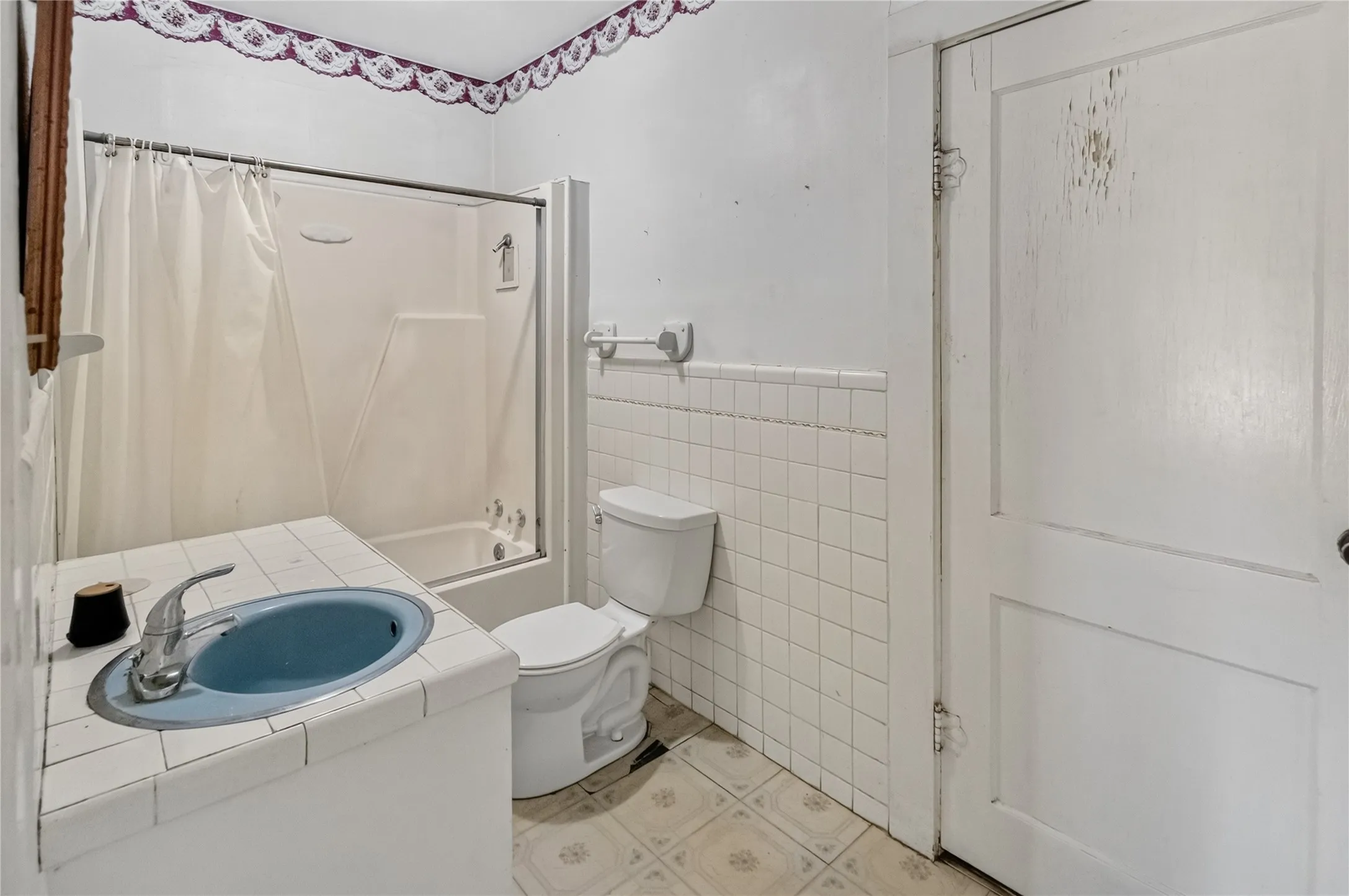 Single Family Residence For Sale in Eastland County , 612 W Moss Street, Eastland, Texas 76448, 2 Bedroom, 1 Bathroom, Garage spaces, 1,339 Sqft, built in 1940, mls#21279852, Real Estate Agent in Eastland, Homes For Sale in Eastland county, Homes For Sale in Eastland, Realtor in Eastland Texas, Real Estate Brokerage Independent Realty Texas, Luminita Cordes Realtor