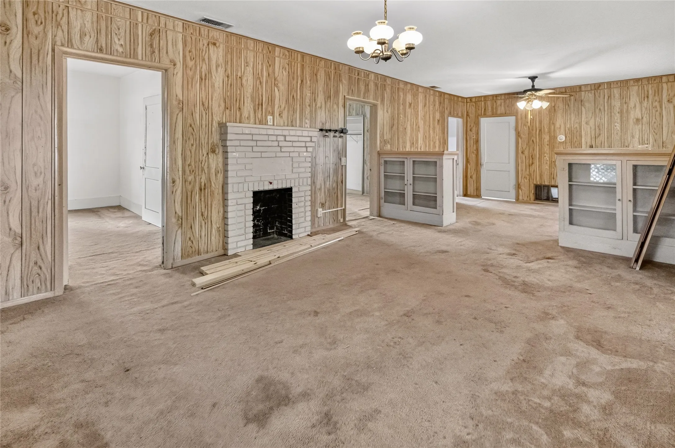 Single Family Residence For Sale in Eastland County , 612 W Moss Street, Eastland, Texas 76448, 2 Bedroom, 1 Bathroom, Garage spaces, 1,339 Sqft, built in 1940, mls#21279852, Real Estate Agent in Eastland, Homes For Sale in Eastland county, Homes For Sale in Eastland, Realtor in Eastland Texas, Real Estate Brokerage Independent Realty Texas, Luminita Cordes Realtor
