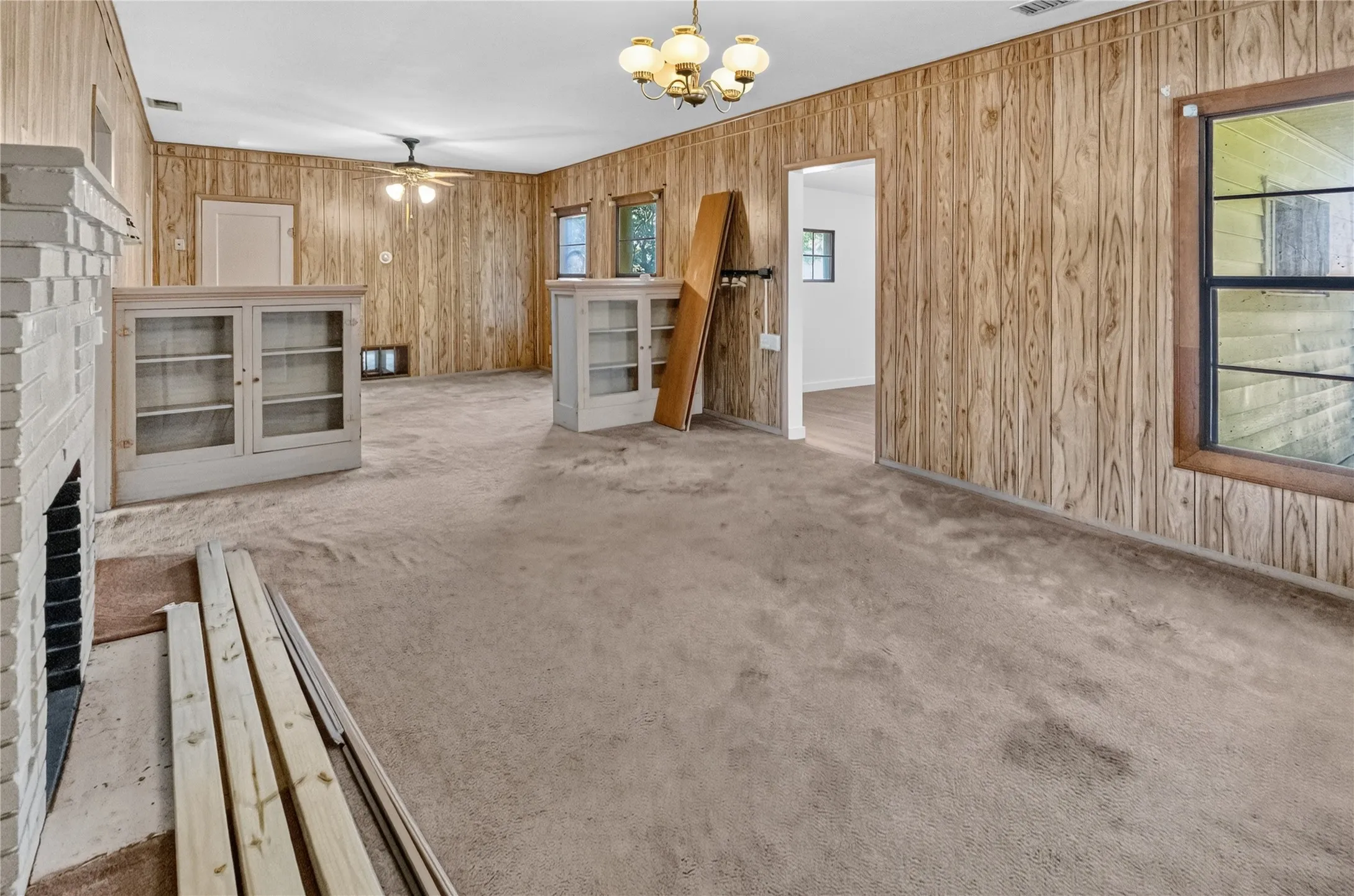 Single Family Residence For Sale in Eastland County , 612 W Moss Street, Eastland, Texas 76448, 2 Bedroom, 1 Bathroom, Garage spaces, 1,339 Sqft, built in 1940, mls#21279852, Real Estate Agent in Eastland, Homes For Sale in Eastland county, Homes For Sale in Eastland, Realtor in Eastland Texas, Real Estate Brokerage Independent Realty Texas, Luminita Cordes Realtor