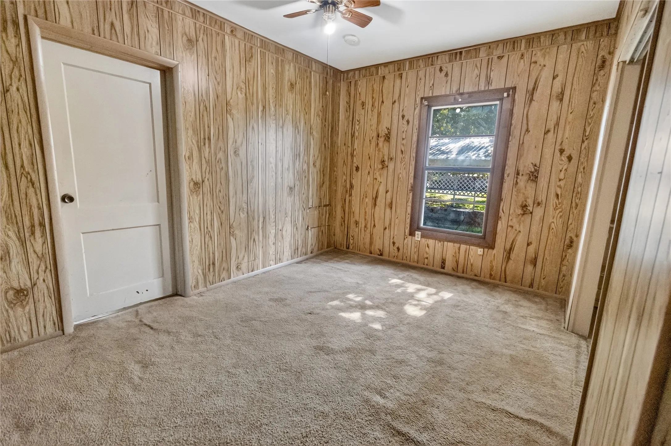 Single Family Residence For Sale in Eastland County , 612 W Moss Street, Eastland, Texas 76448, 2 Bedroom, 1 Bathroom, Garage spaces, 1,339 Sqft, built in 1940, mls#21279852, Real Estate Agent in Eastland, Homes For Sale in Eastland county, Homes For Sale in Eastland, Realtor in Eastland Texas, Real Estate Brokerage Independent Realty Texas, Luminita Cordes Realtor