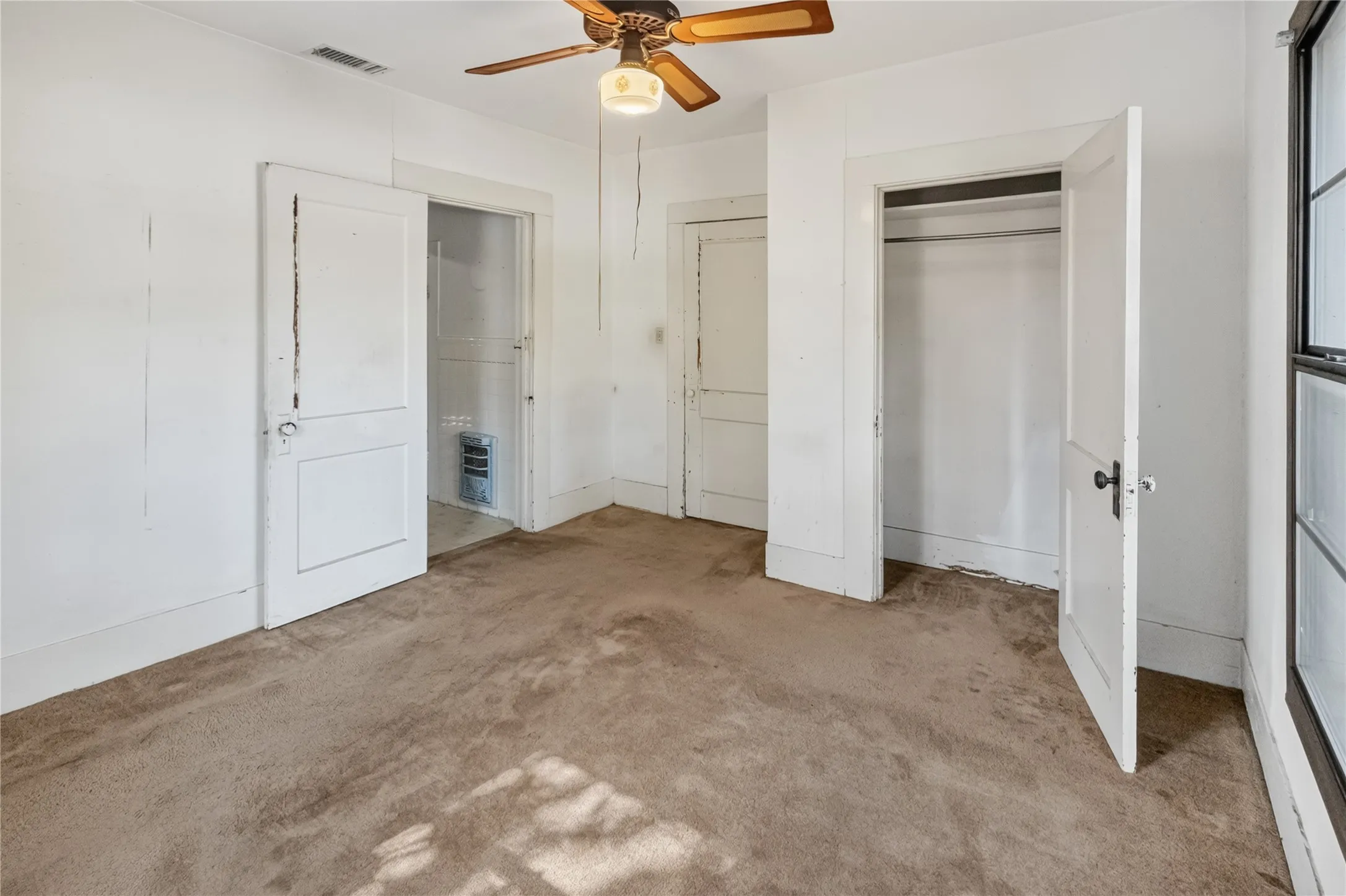 Single Family Residence For Sale in Eastland County , 612 W Moss Street, Eastland, Texas 76448, 2 Bedroom, 1 Bathroom, Garage spaces, 1,339 Sqft, built in 1940, mls#21279852, Real Estate Agent in Eastland, Homes For Sale in Eastland county, Homes For Sale in Eastland, Realtor in Eastland Texas, Real Estate Brokerage Independent Realty Texas, Luminita Cordes Realtor