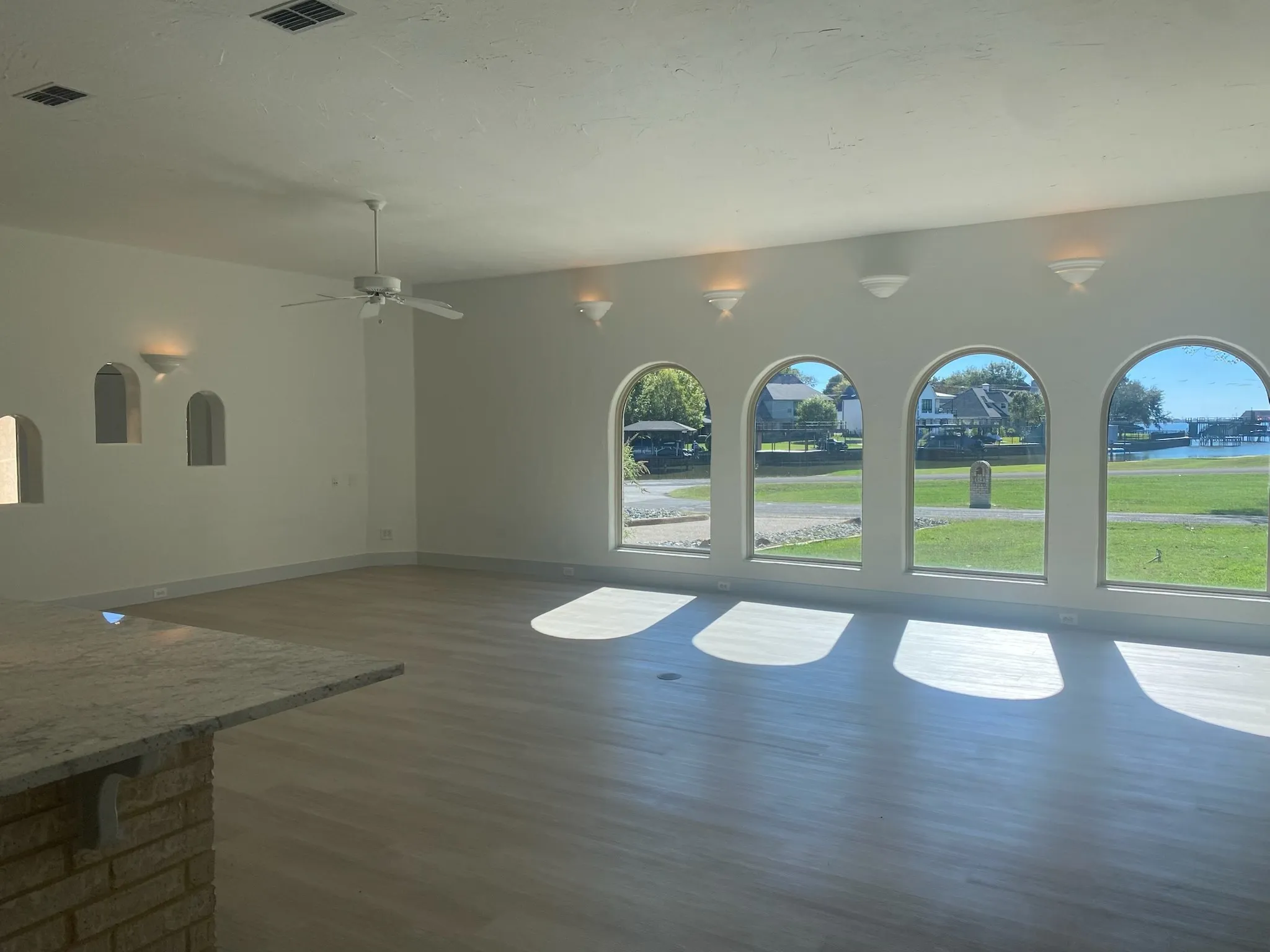 Single Family Residence For Sale in Henderson County , 154 Hilton Head Island Drive, Mabank, Texas 75156, 3 Bedroom, 4 Bathroom, 4 Garage spaces, 2,612 Sqft, built in 2002, mls#21270646, Real Estate Agent in Mabank, Homes For Sale in Henderson county, Homes For Sale in Mabank, Realtor in Mabank Texas, Real Estate Brokerage Independent Realty Texas, Luminita Cordes Realtor