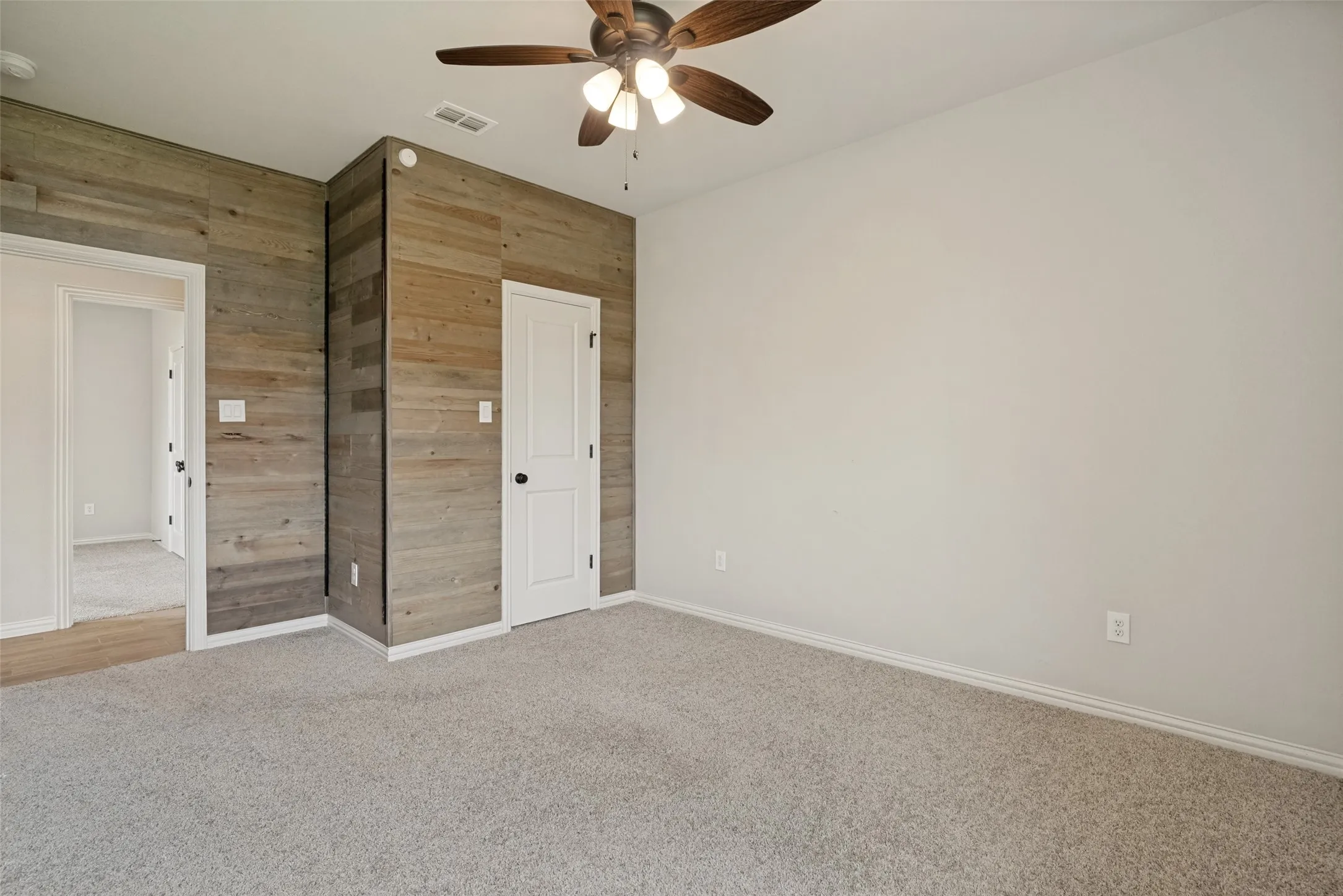 Single Family Residence For Sale in Parker County , 1013 Finney Drive, Weatherford, Texas 76085, 4 Bedroom, 3 Bathroom, 3 Garage spaces, 2,540 Sqft, built in 2022, mls#21279897, Real Estate Agent in Weatherford, Homes For Sale in Parker county, Homes For Sale in Weatherford, Realtor in Weatherford Texas, Real Estate Brokerage Independent Realty Texas, Luminita Cordes Realtor
