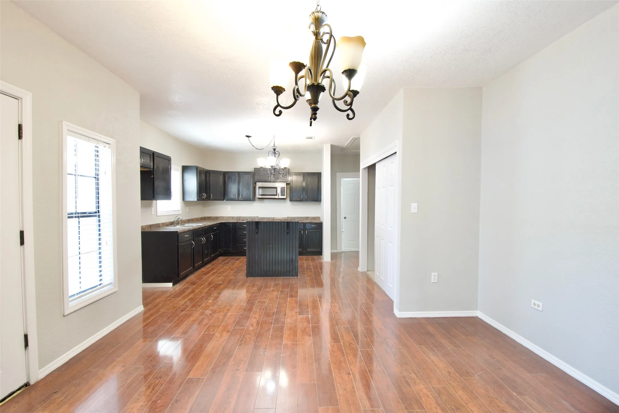 Single Family Residence For Sale in Mc Lennan County , 2600 Homan Avenue, Waco, Texas 76707, 3 Bedroom, 1 Bathroom, Garage spaces, 1,604 Sqft, built in 1935, mls#21253454, Real Estate Agent in Waco, Homes For Sale in Mc Lennan county, Homes For Sale in Waco, Realtor in Waco Texas, Real Estate Brokerage Independent Realty Texas, Luminita Cordes Realtor