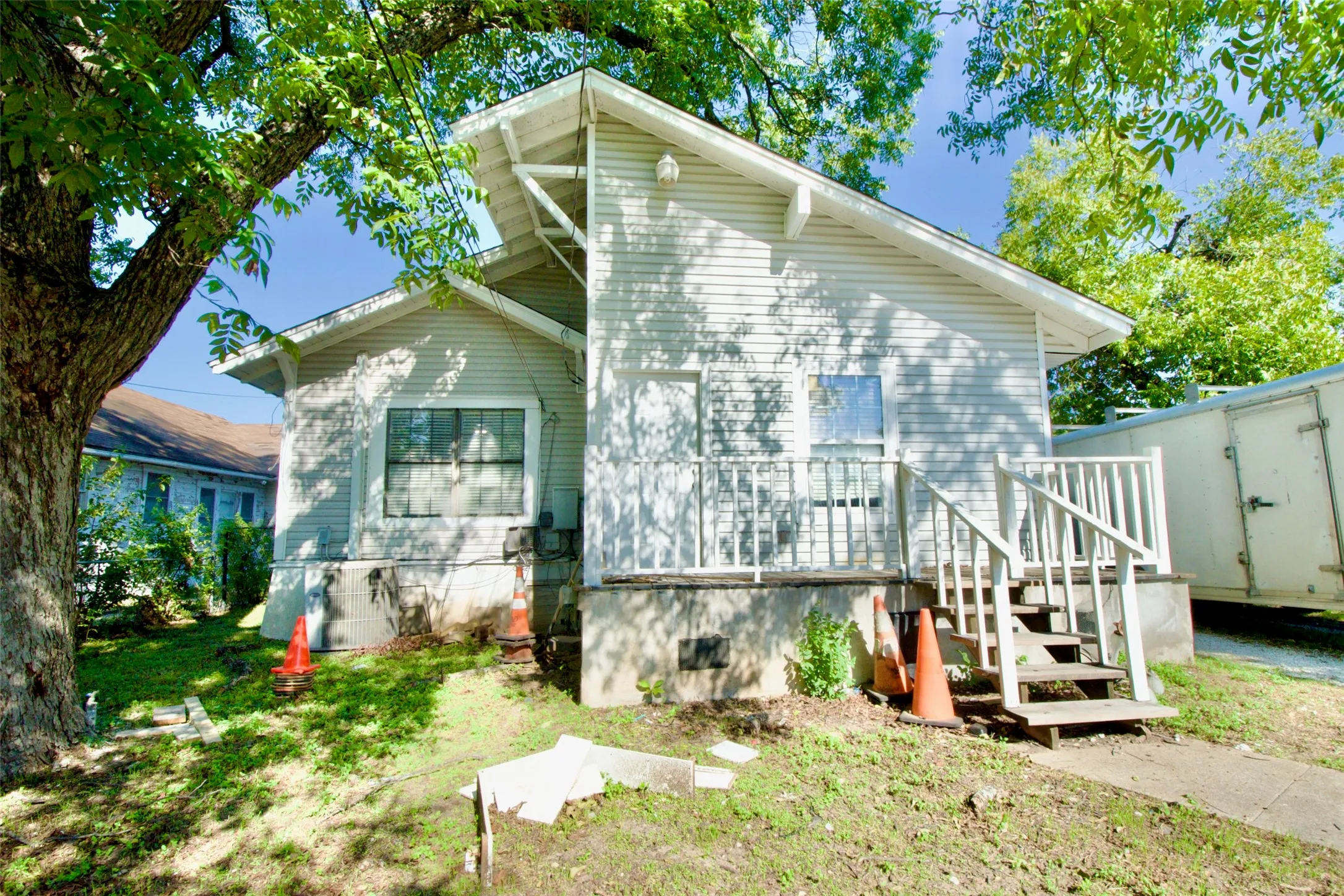 Single Family Residence For Sale in Mc Lennan County , 2600 Homan Avenue, Waco, Texas 76707, 3 Bedroom, 1 Bathroom, Garage spaces, 1,604 Sqft, built in 1935, mls#21253454, Real Estate Agent in Waco, Homes For Sale in Mc Lennan county, Homes For Sale in Waco, Realtor in Waco Texas, Real Estate Brokerage Independent Realty Texas, Luminita Cordes Realtor